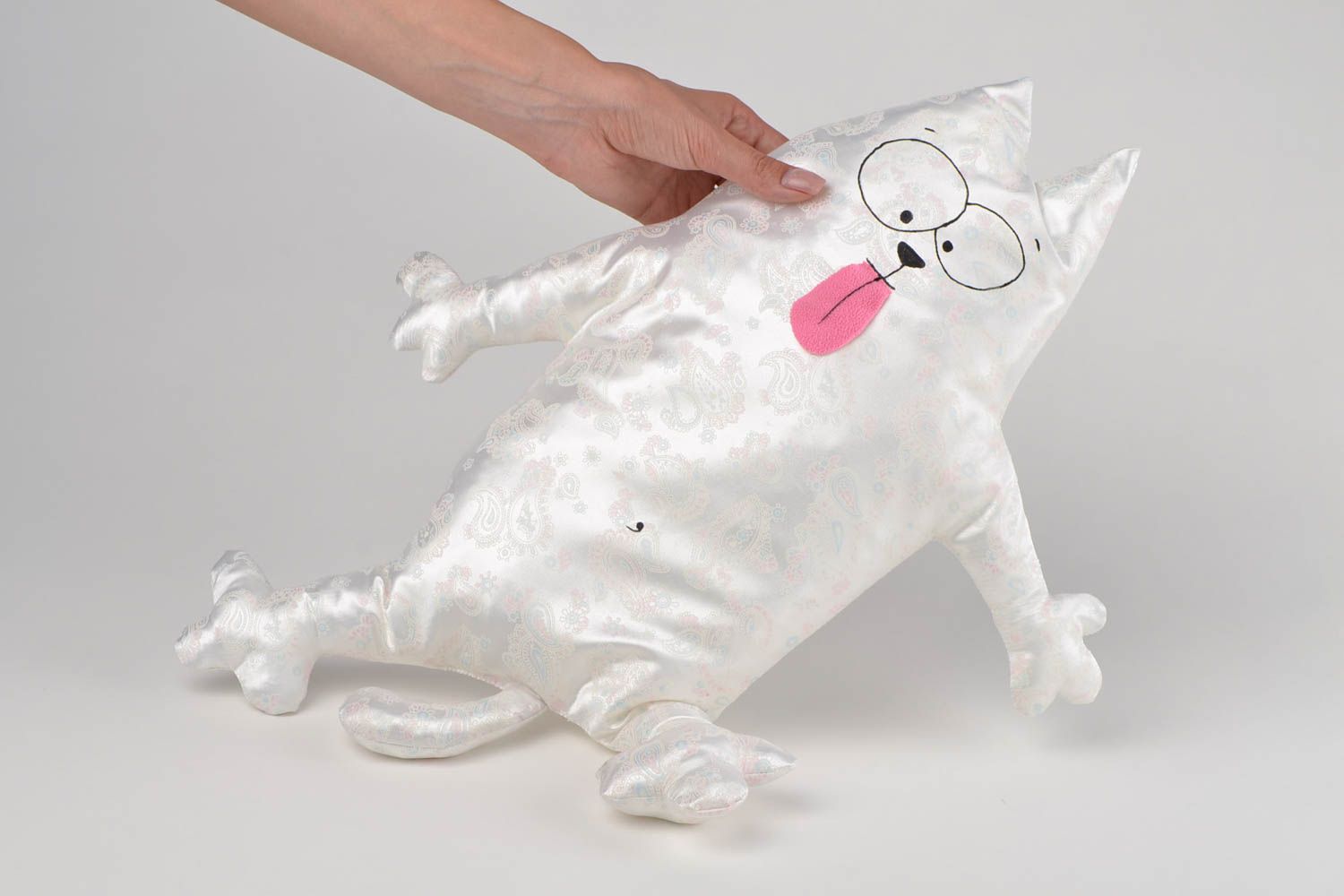 Coussin chat blanc Déco maison fait main en tissus à motif Cadeau original photo 2
