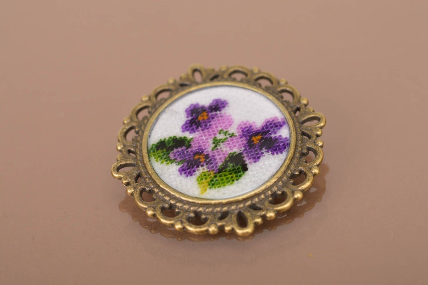 Broche fleur Bijou fait main Accessoire femme violettes cadeau insolite photo 2