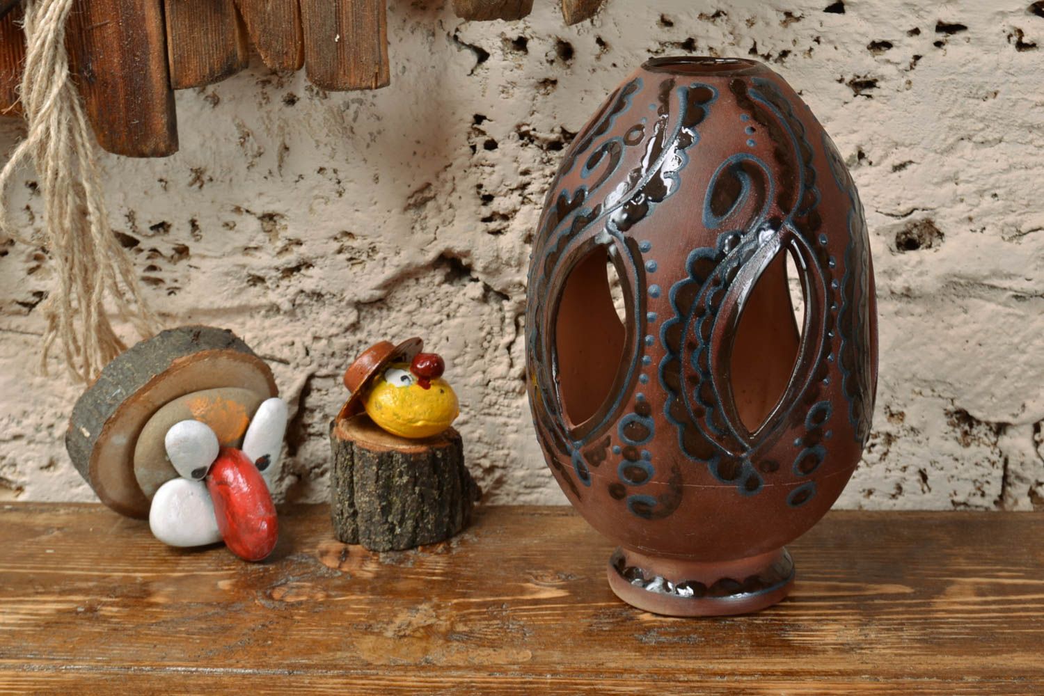 Декоративная ваза в виде яйца из глины ручной работы для сухоцветов коричневая расписная фото 1
