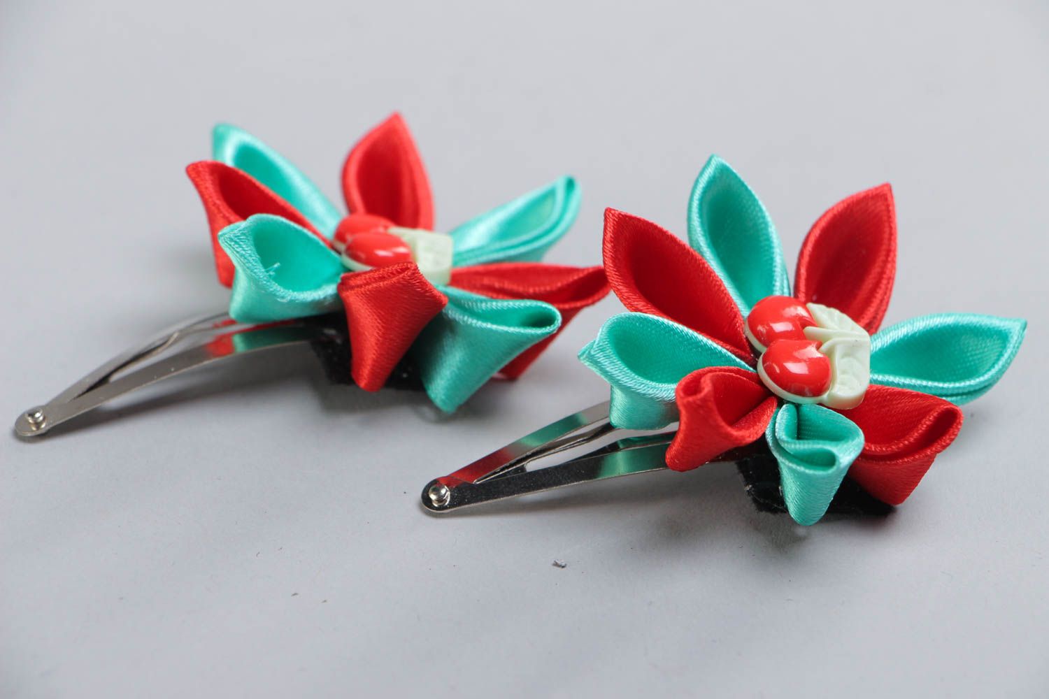 Set of 2 handmade satin hair clips with kanzashi flowers and cherries for girls photo 3