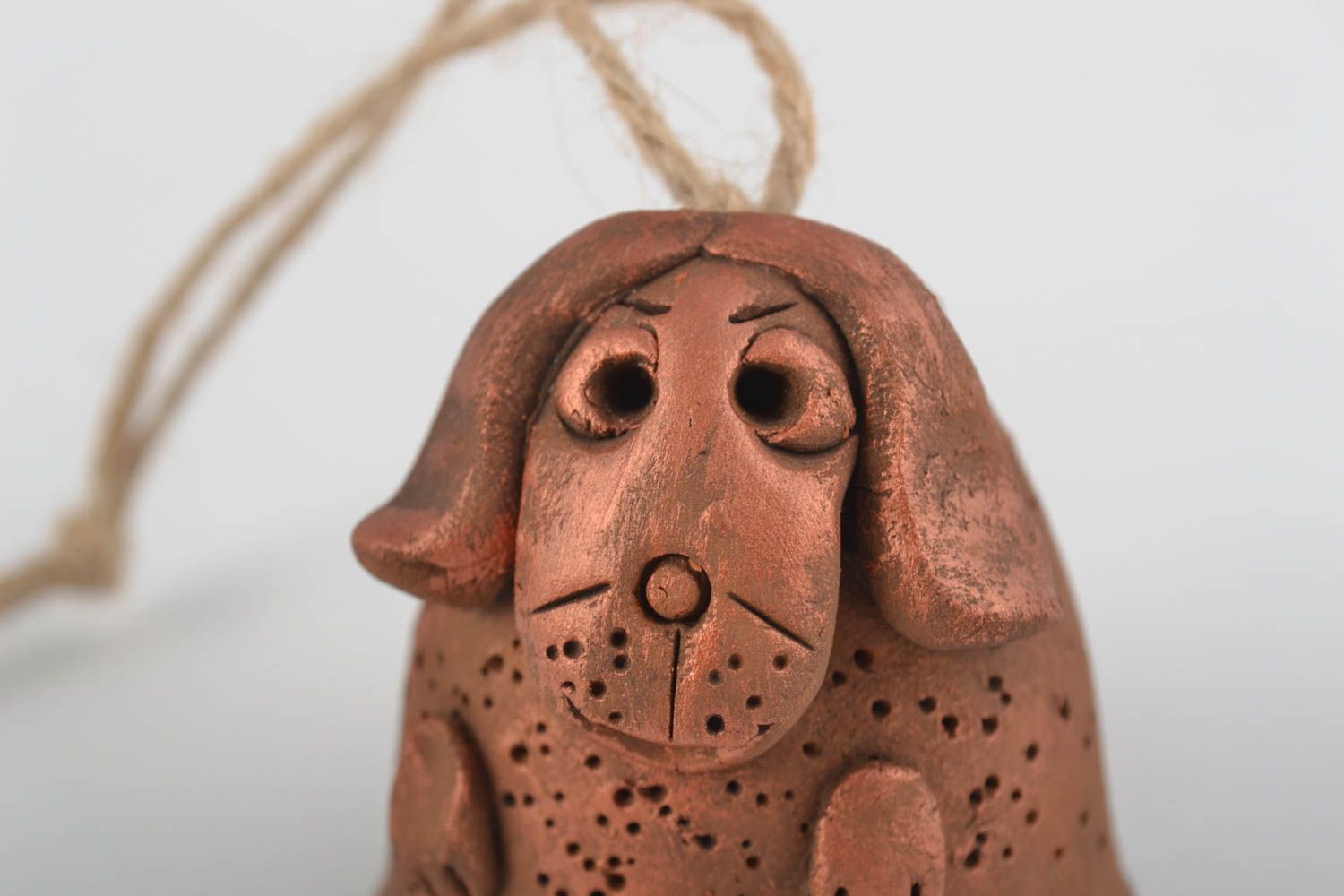 Campana de decoración artesanal cerámica hecha a mano con forma de perro foto 4