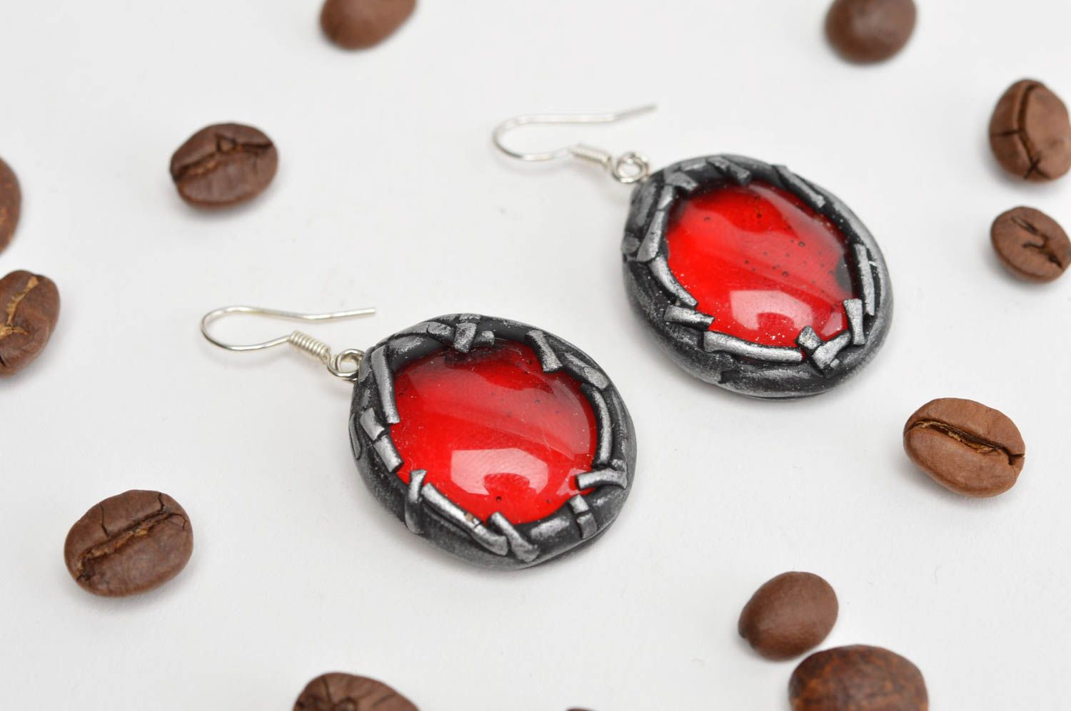 Rote Gehänge Ohrringe aus Polymerton und Glas schön künstlerisch handgemacht foto 1