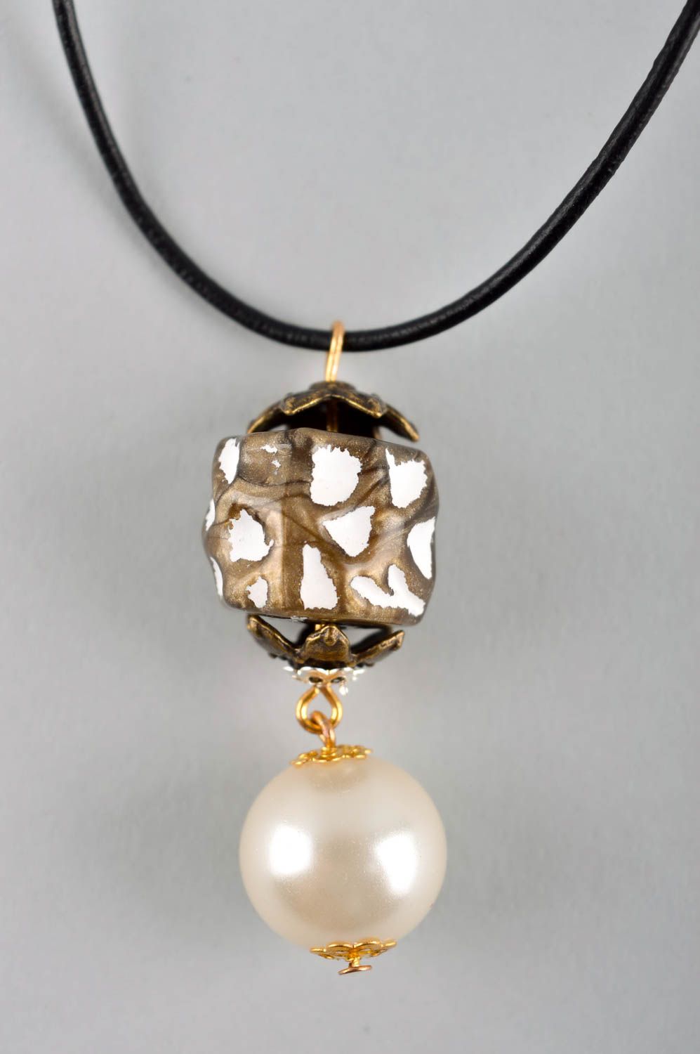 Pendentif perle en plastique Bijou fait main design élégant Cadeau femme photo 3