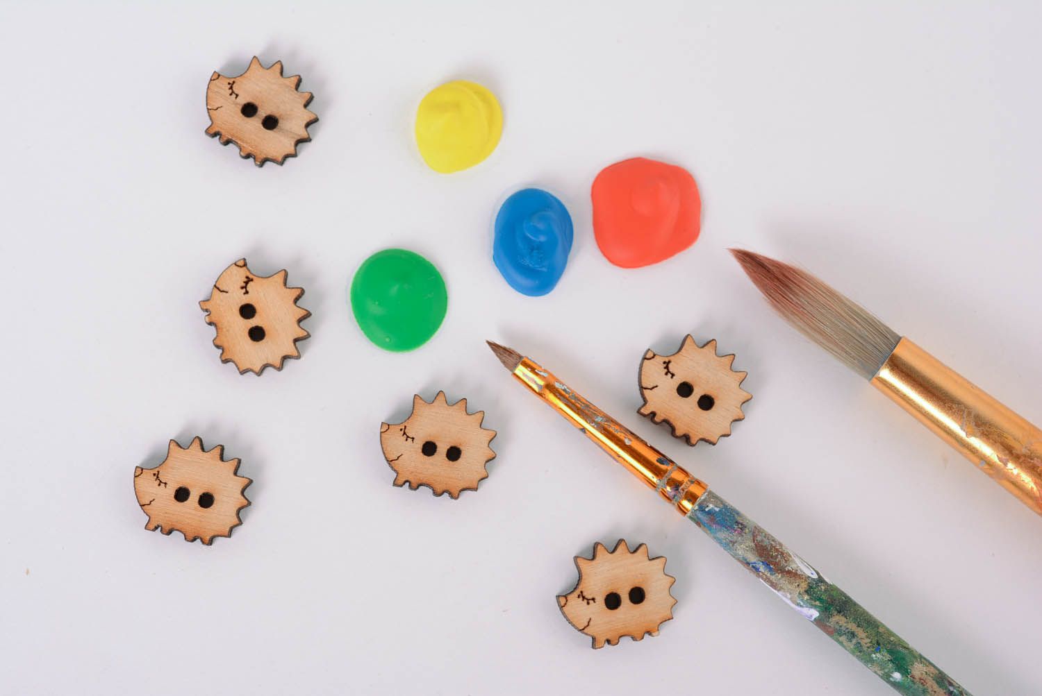Craft blanks in the shape of hedgehog-buttons photo 1
