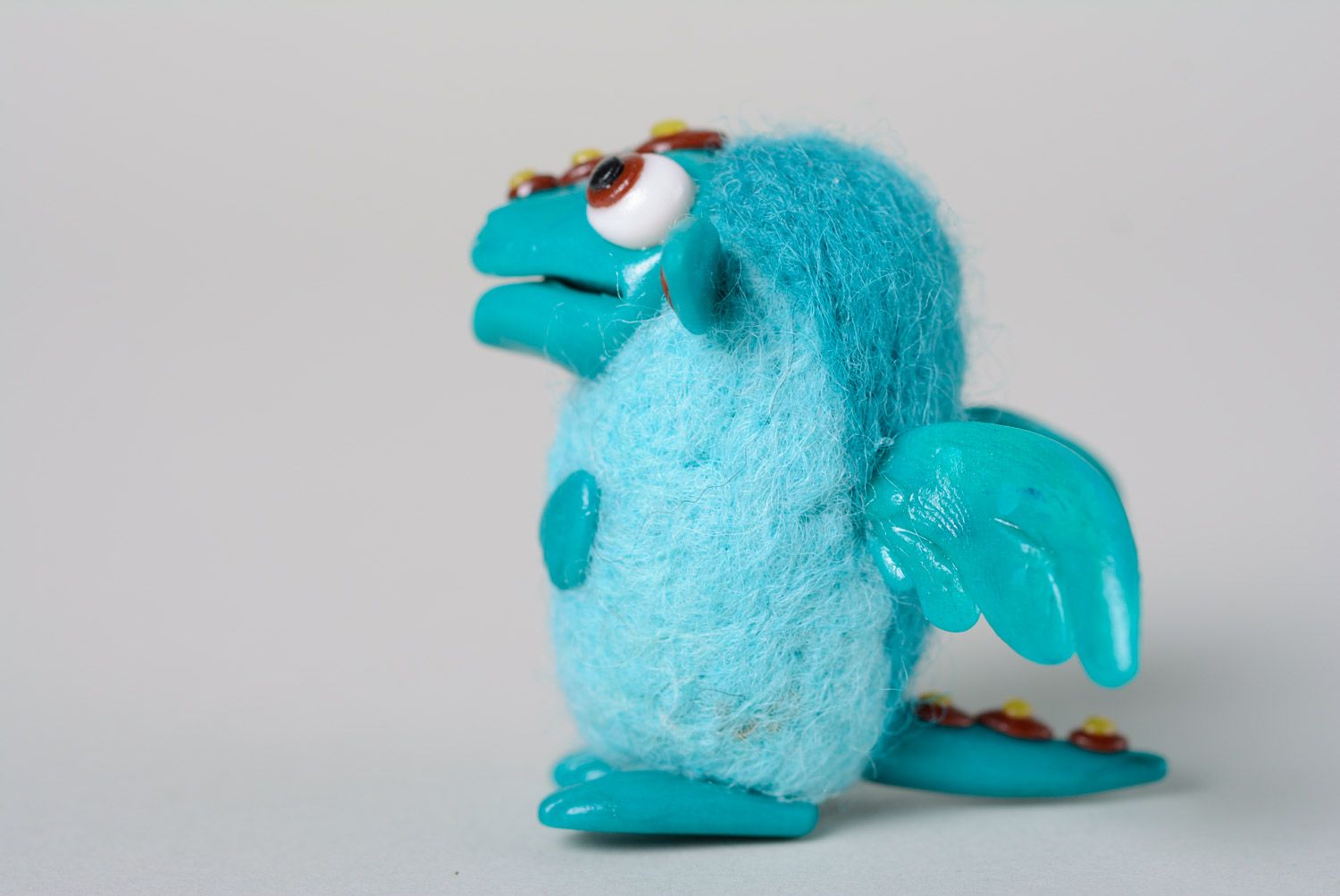 Handmade Spielzeug Drache in Blau aus Wolle gewalkt und Polymerton lustig foto 4