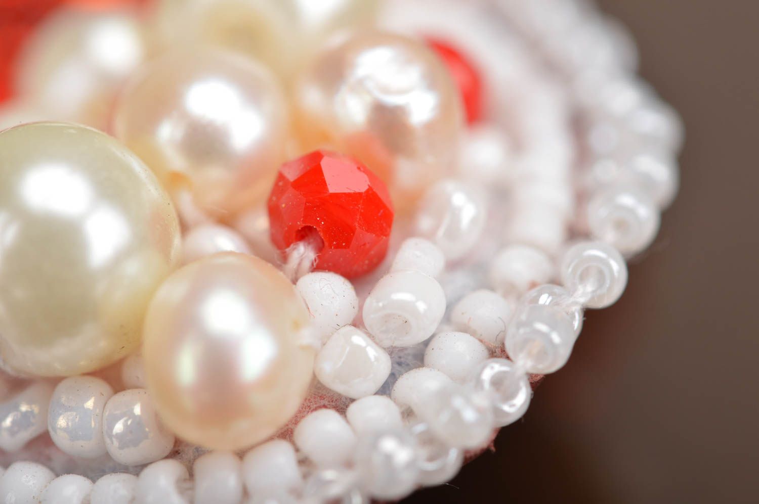 Handmade stylish beautiful red and white brooch made of large and seed beads  photo 4