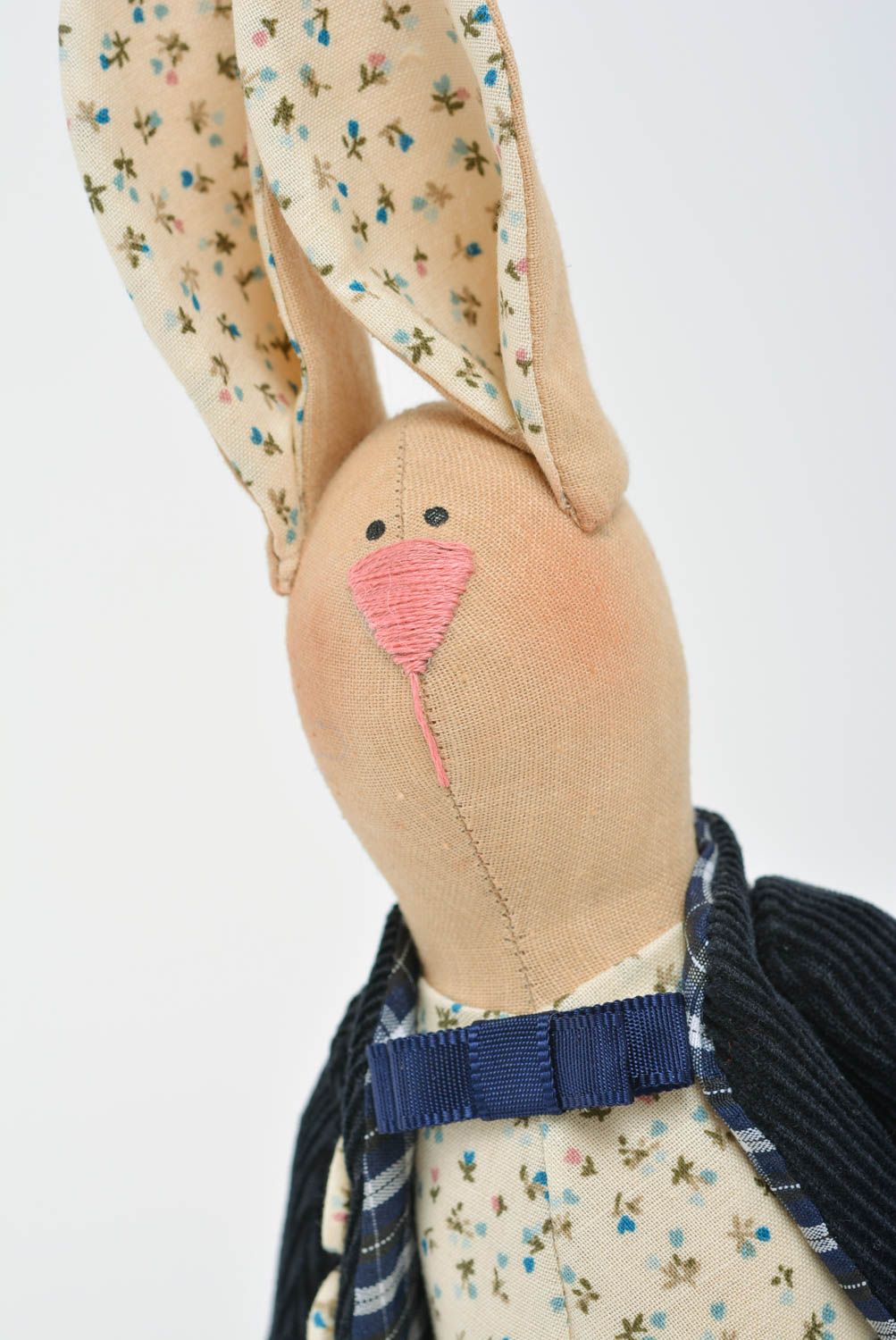 Мягкая игрушка заяц франт из ткани ручной работы для декора дома авторская фото 2