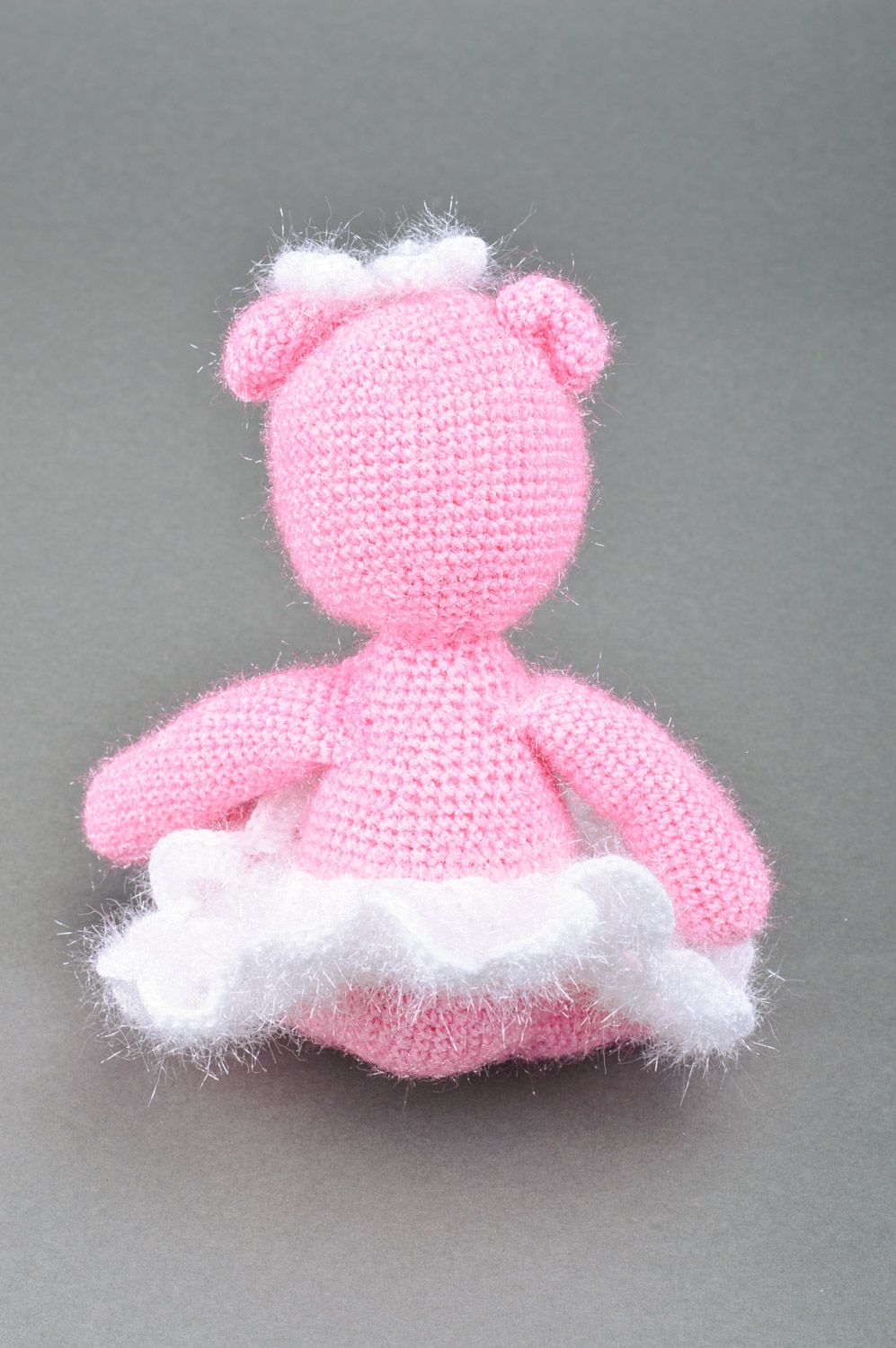 Вязаная игрушка в виде мишки ручной работы розовая из акрила для ребенка фото 5