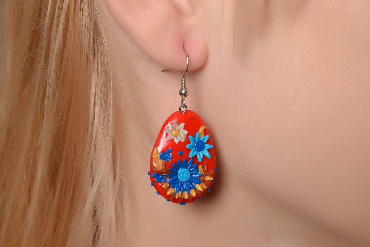 Bright earrings made using filigree technique photo 4