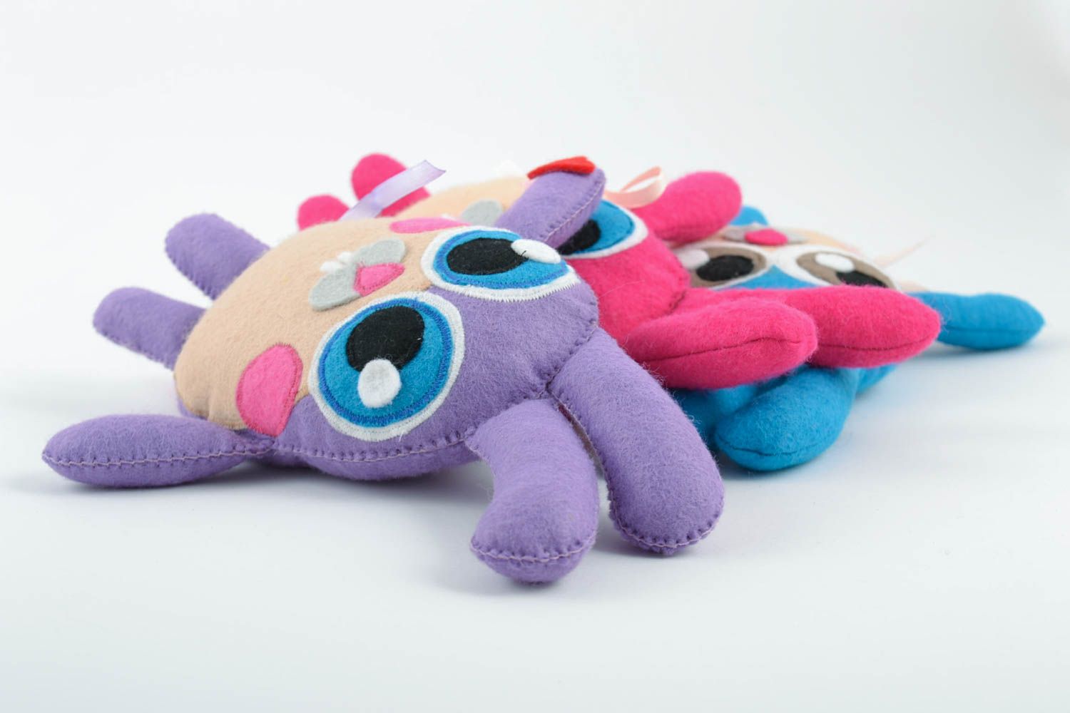 Мягкие игрушки набор зайцев ручной работы из ткани авторские для детей 3 штуки фото 5