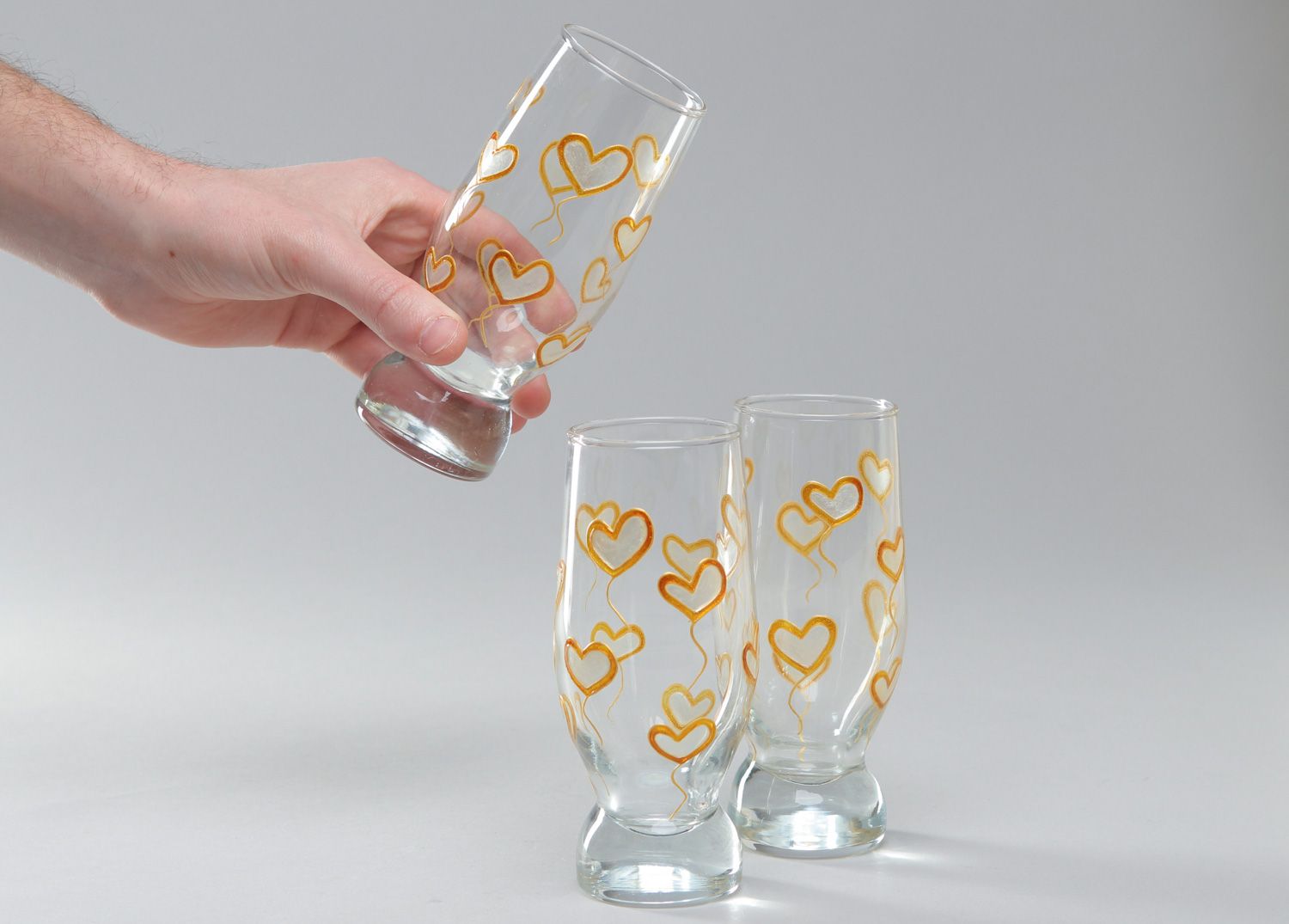 Vasos de cristal pintados a mano en conjunto de tres piezas foto 4