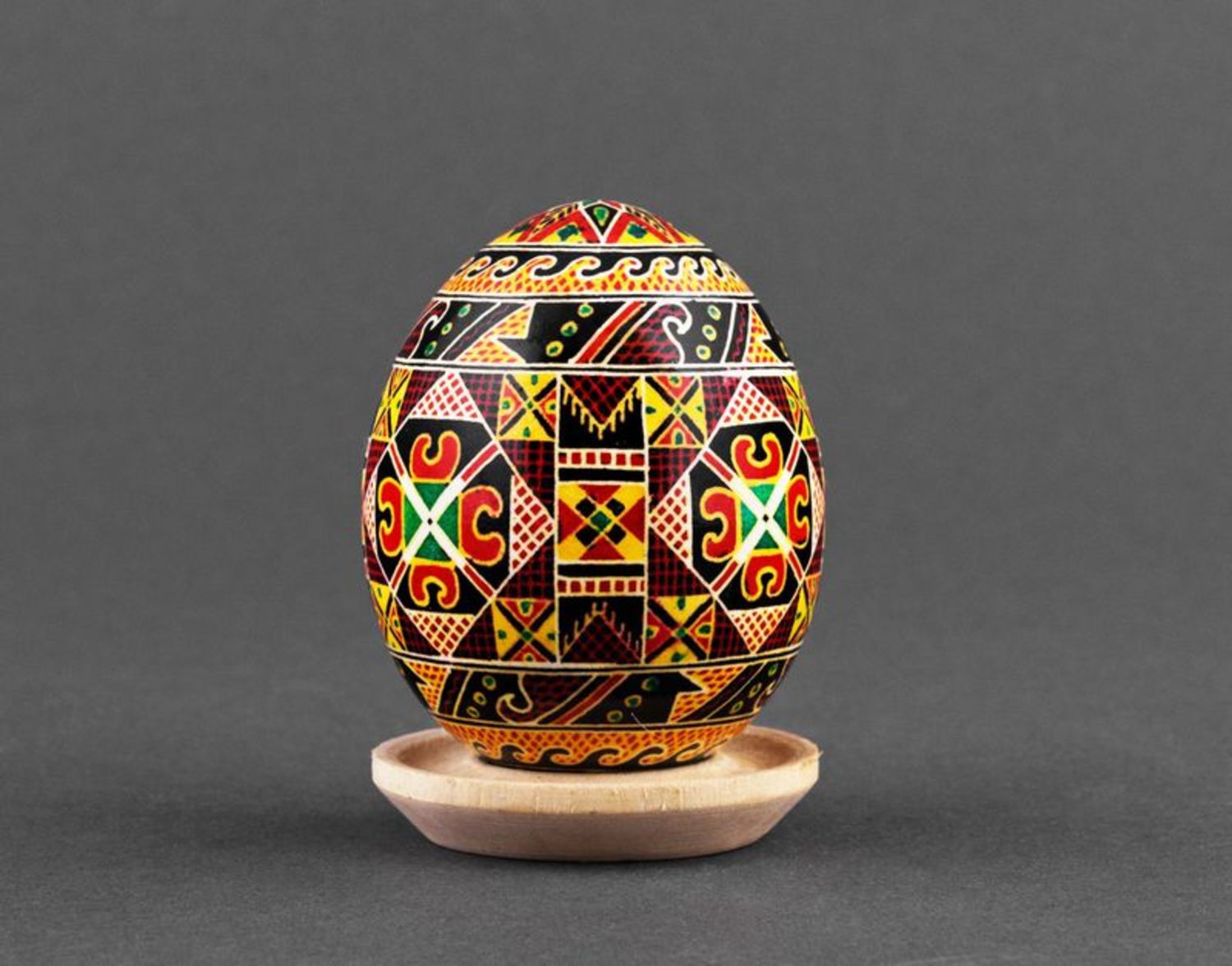 L'uovo pasquale dipinto a mano L'uovo decorativo fatto a mano L'uovo ucraino 
 foto 3