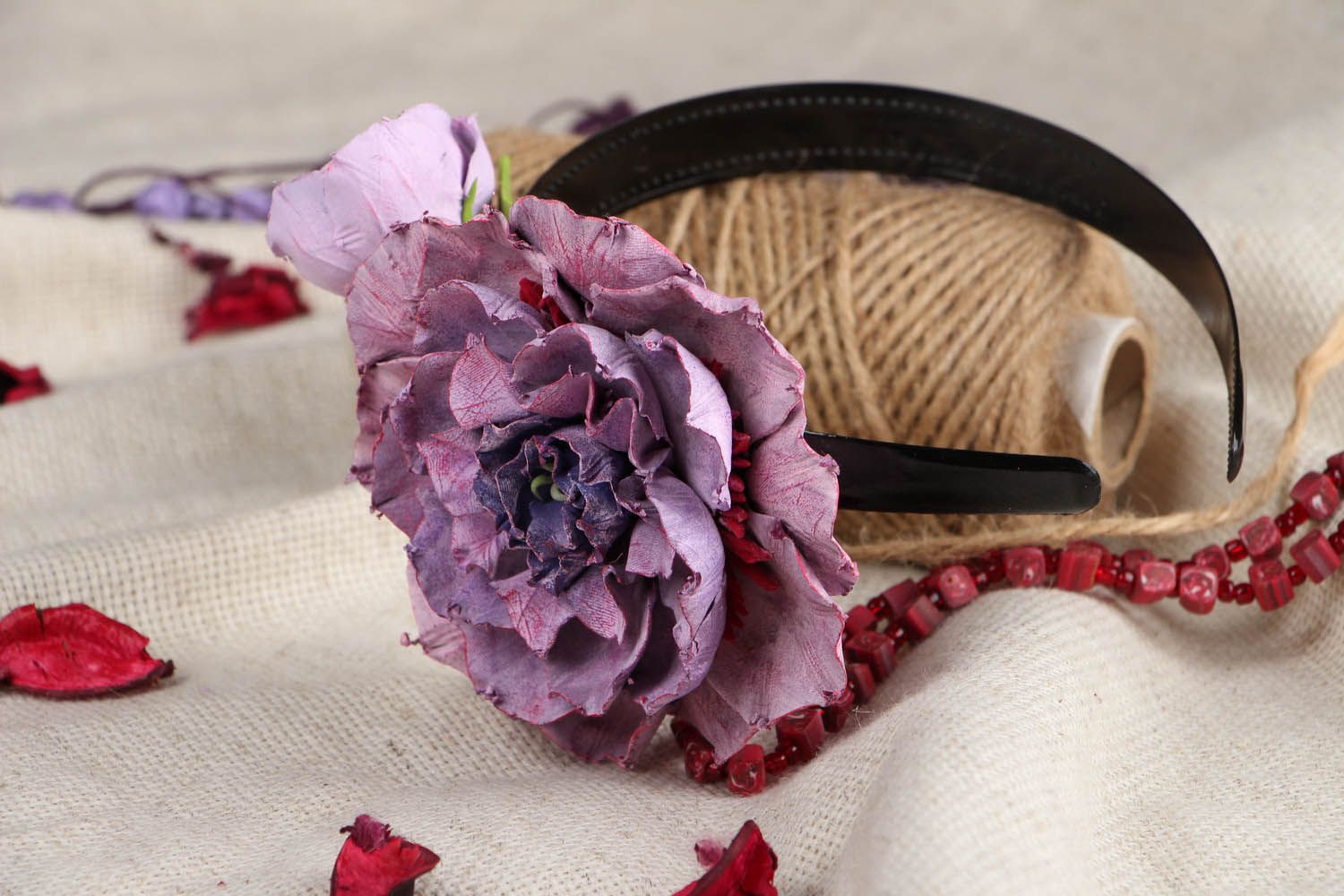 Ободок с фиолетовым цветком Бутоны пиона фото 4