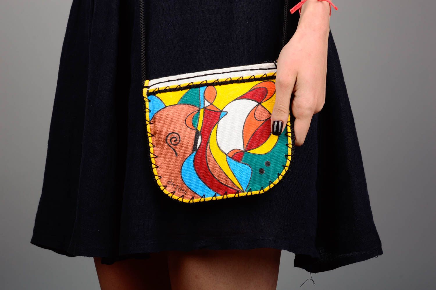 Стильная текстильная сумка на плечо ручной работы с абстрактным ярким рисунком фото 3