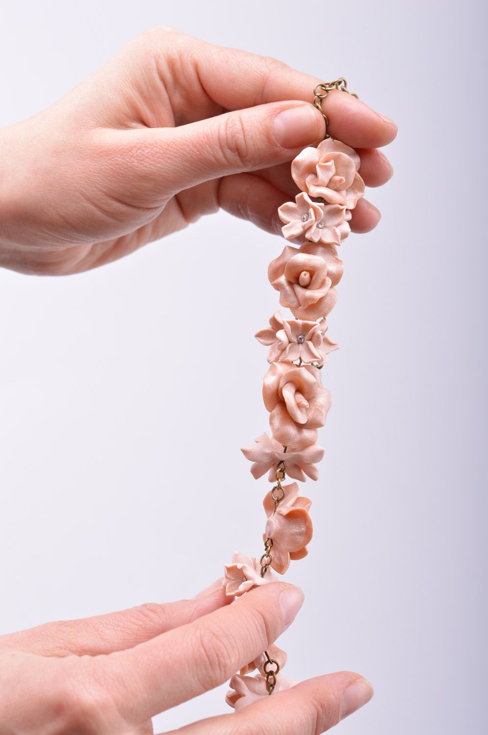 Collier fleurs en pâte polymère fait main design original couleur pastel photo 5
