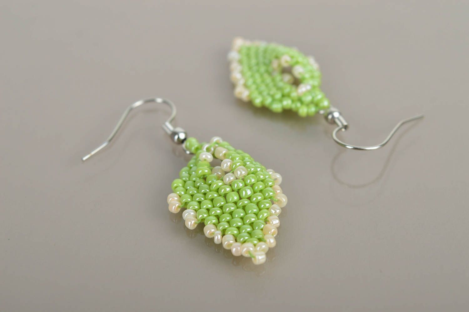 Juwelier Modeschmuck Handmade Ohrringe hellgrün Geschenk für Frauen  Glasperlen foto 3