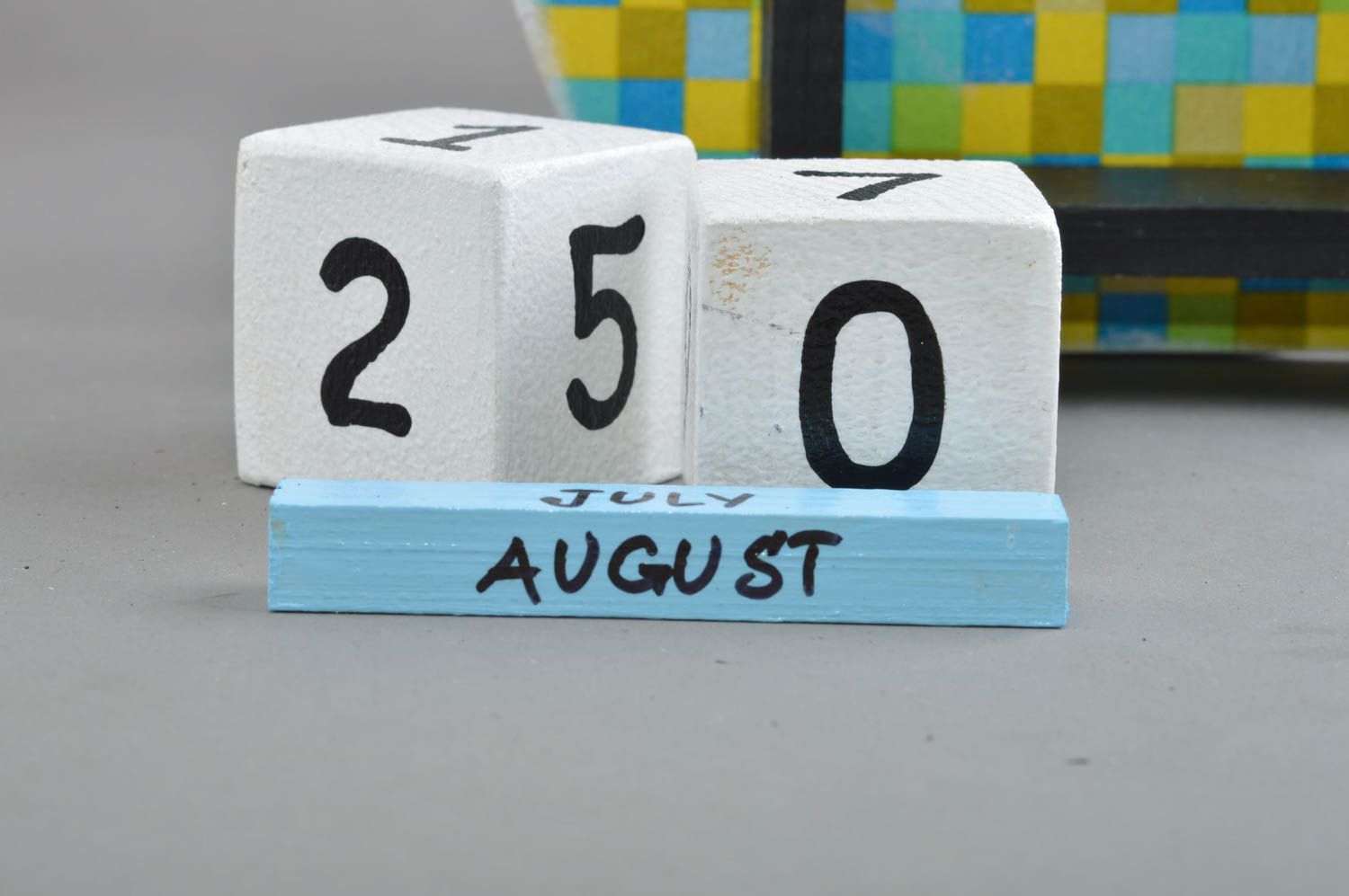 Детский календарь в виде барашка из фанеры декупаж в мозаику ручной работы фото 4