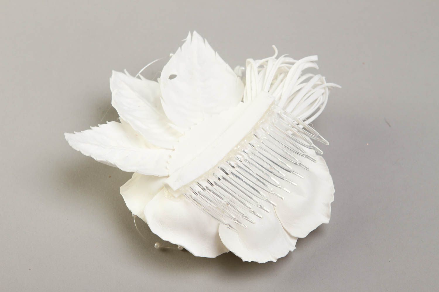 Peigne cheveux blanc Accessoire cheveux fait main fleur Cadeau femme plastique photo 4
