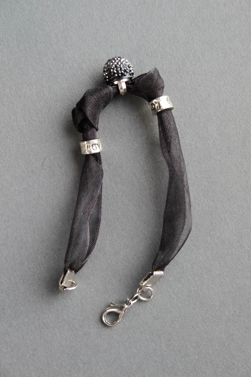 Браслет ручной работы женский браслет с бусиной черный браслет из лент фото 6