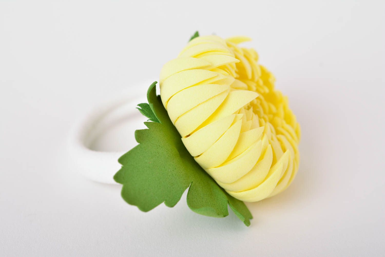 Красивая резинка ручной работы аксессуар для волос желтая резинка с цветком фото 1