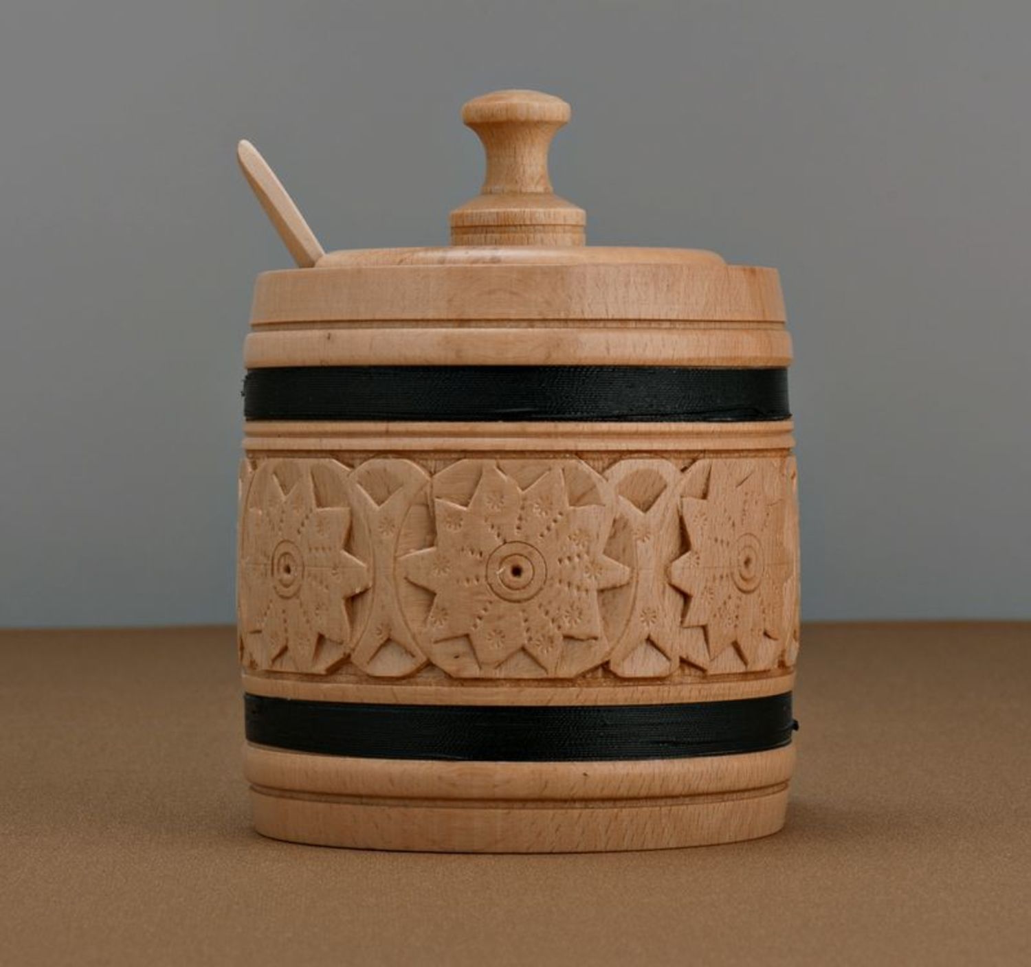 Faß-Salzbüchse mit Löffel und Deckel foto 3