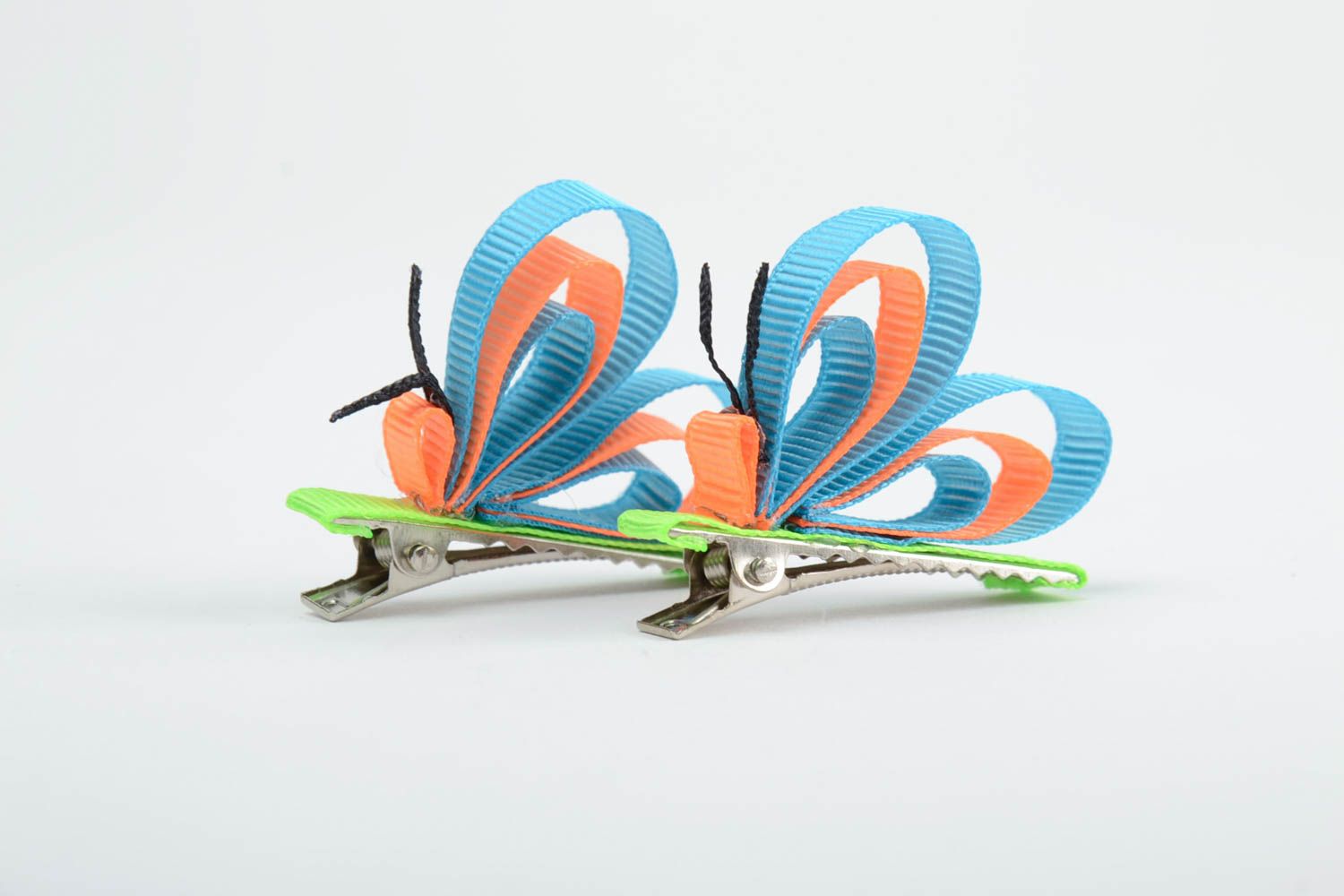 Handmade decorative hair clips with colorful rep ribbon butterflies for kids photo 3