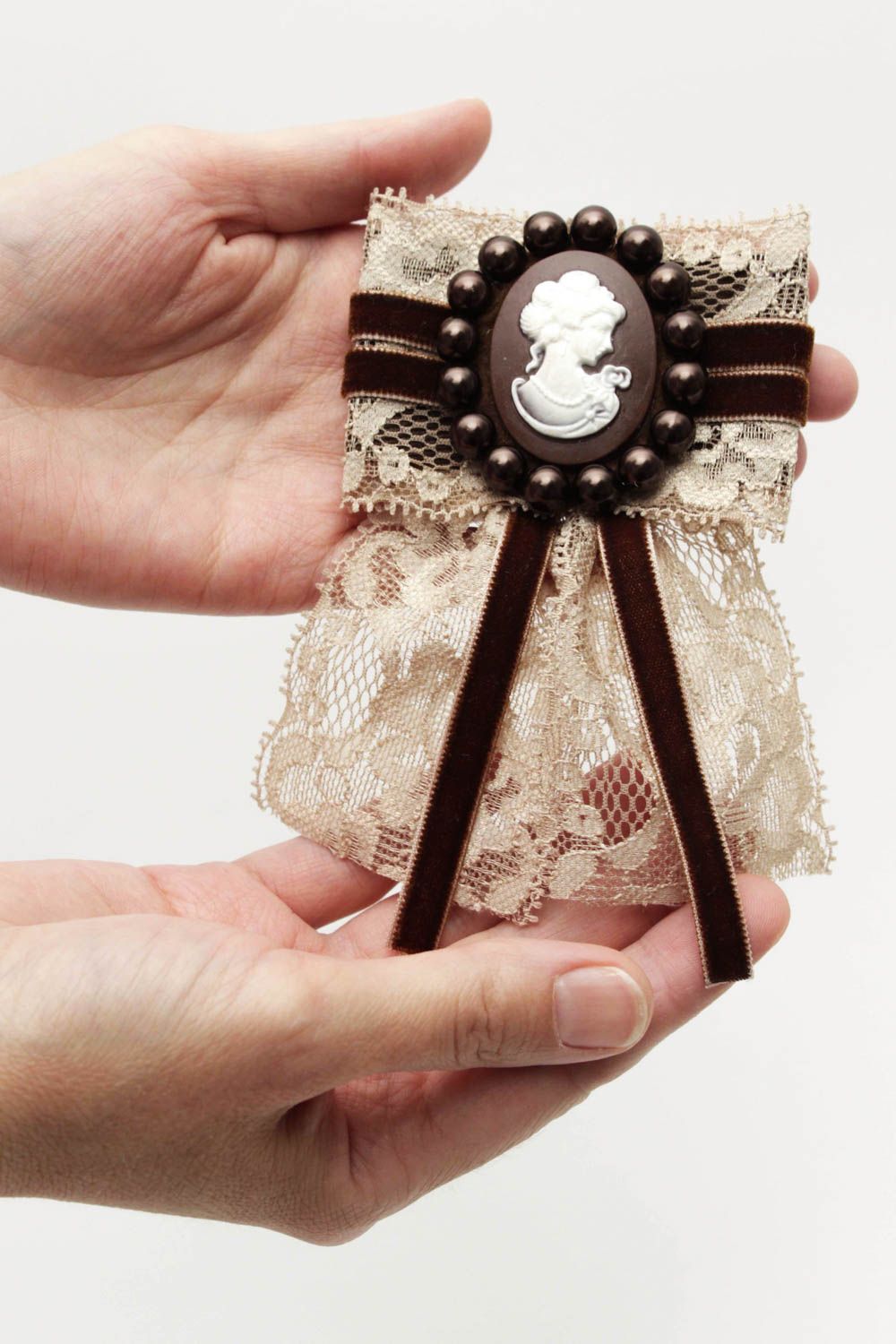Broche camée Bijoux fait main en dentelle Accessoire femme dentelle originale photo 2