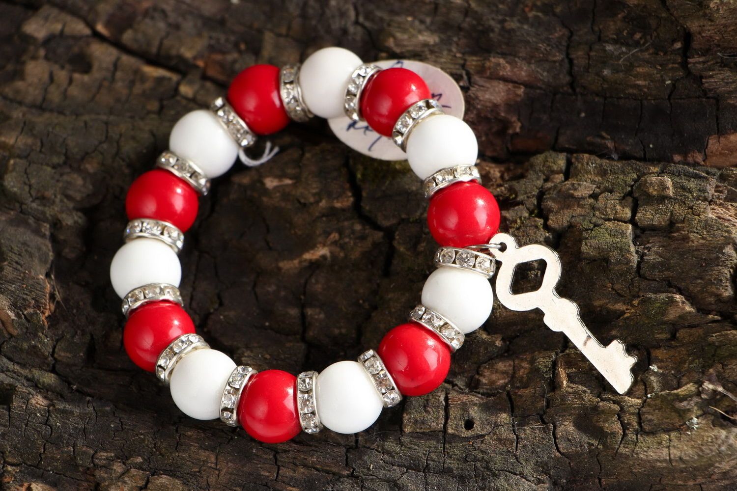 Bracelet made of white agate and coral photo 4