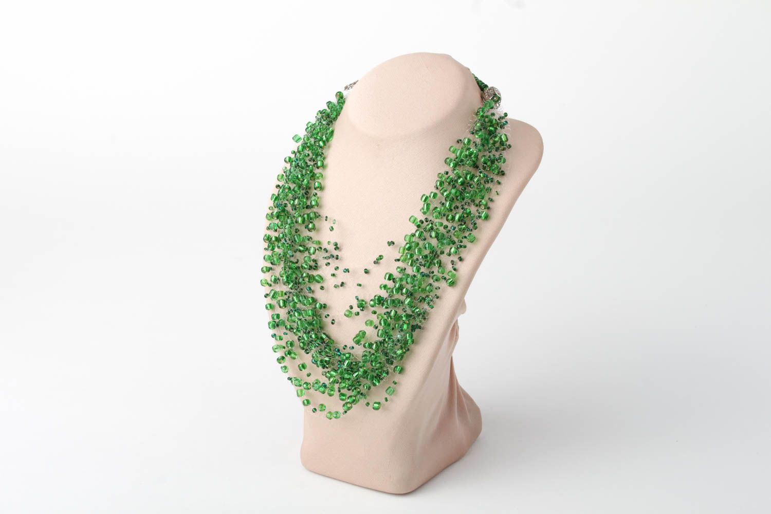Колье из бисера колье ручной работы воздушное зеленое украшение на шею фото 2