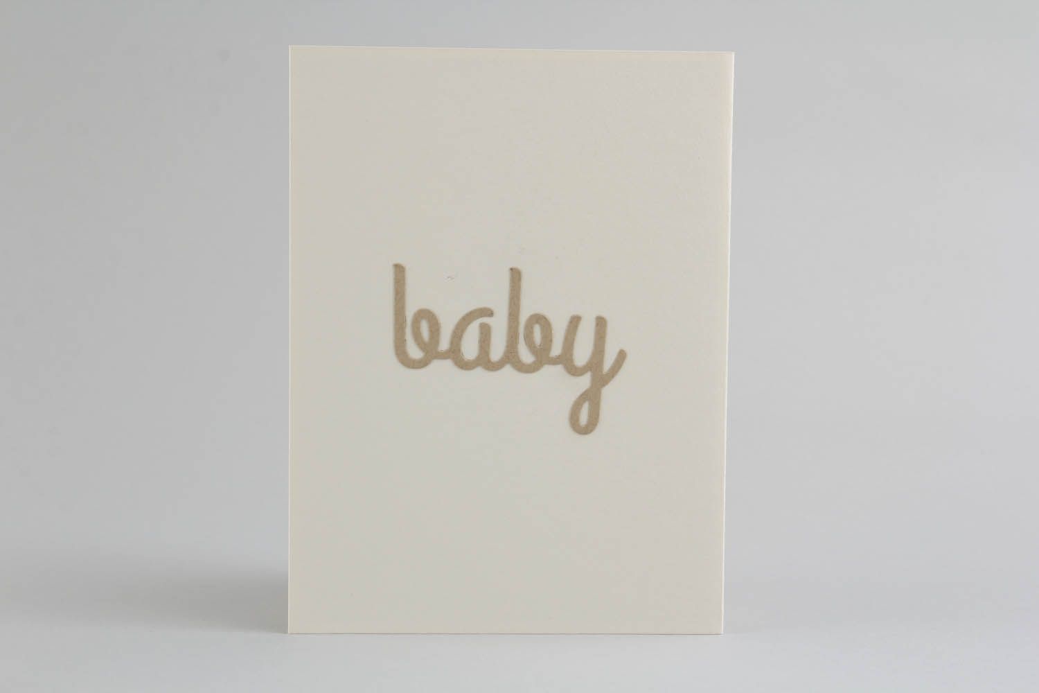 Cartão postal feito à mão de kraft-papel presente artesanal com inscrição para um bebé recém-nascido foto 4