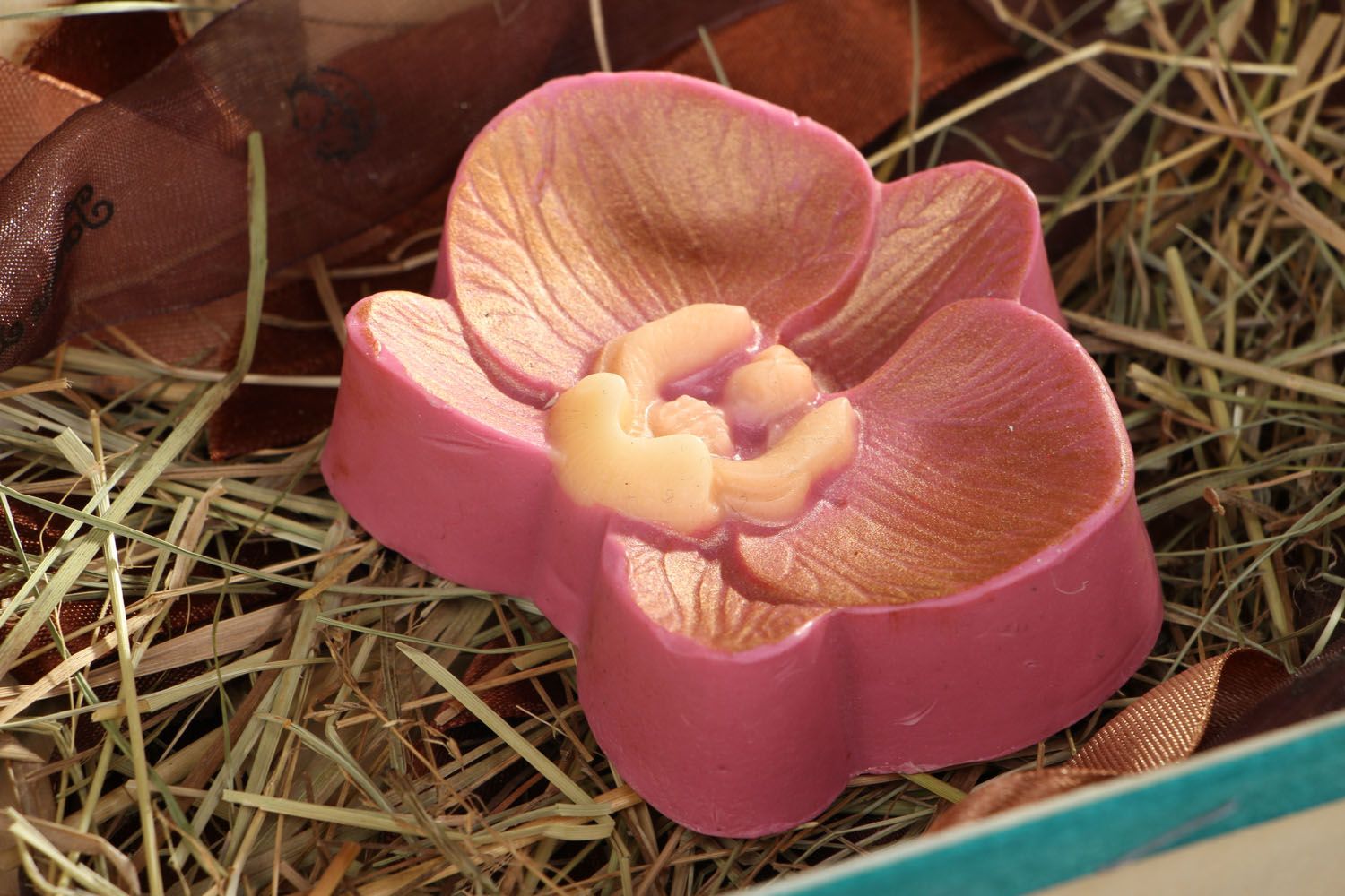 Jabón artesanal en forma de orquídea  foto 4