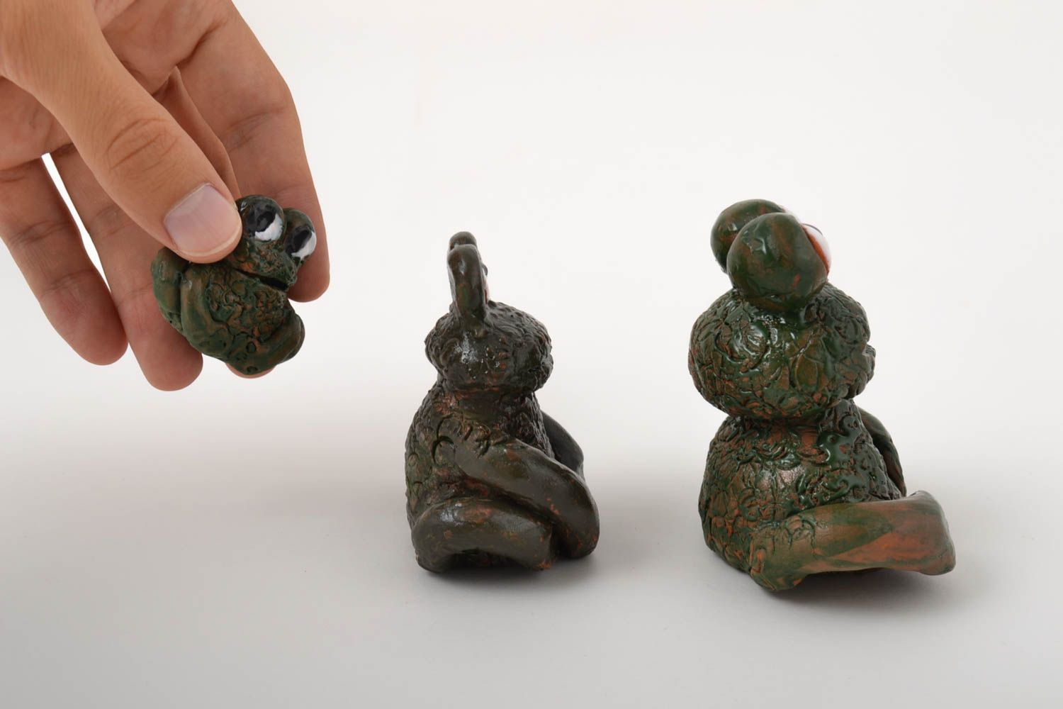 Statuine fatte a mano in ceramica set di tre ranocchie divertenti piccole
 foto 5