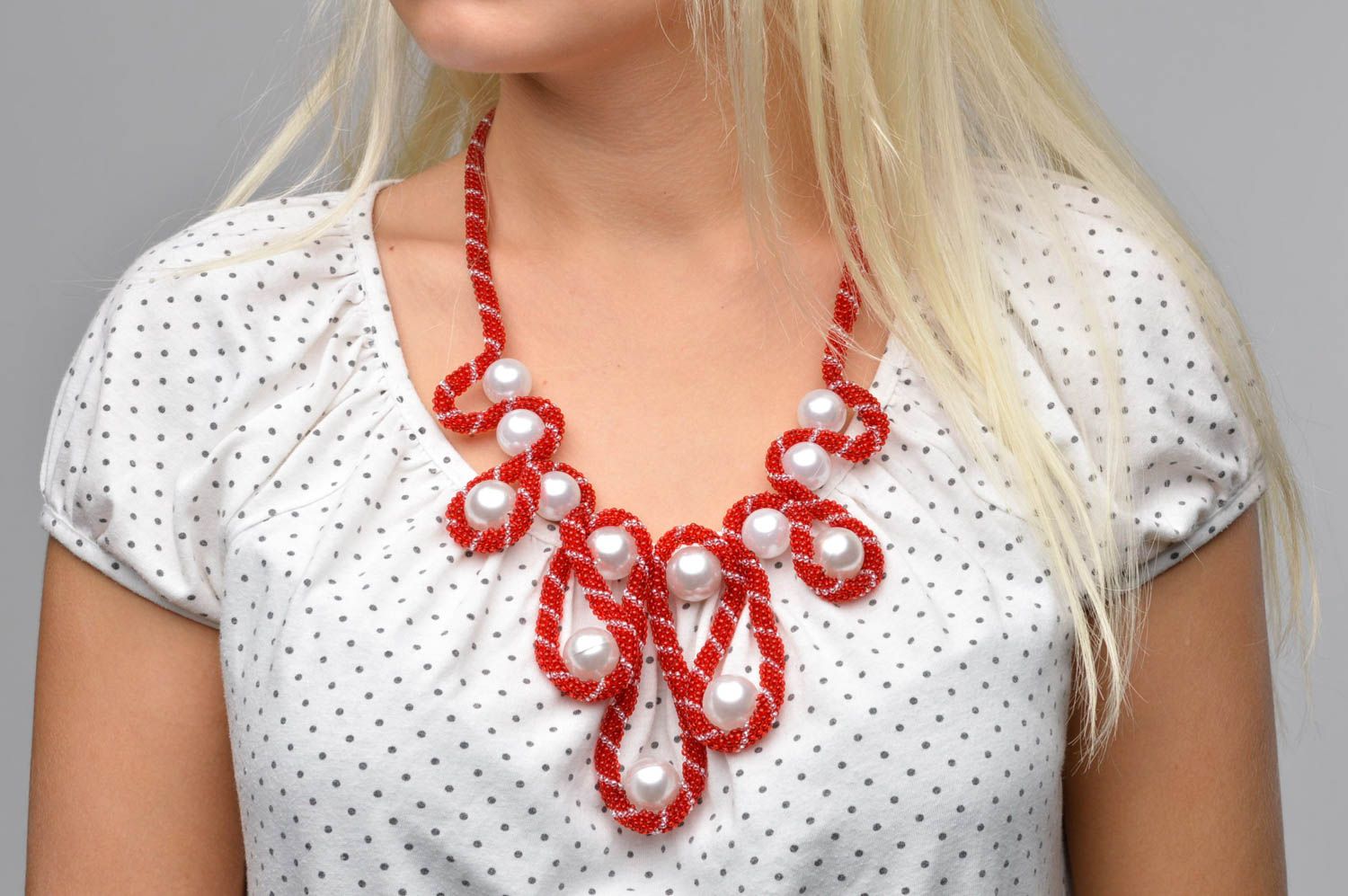 Collana di perline fatta a mano originale di moda bigiotteria rosso con bianco foto 3