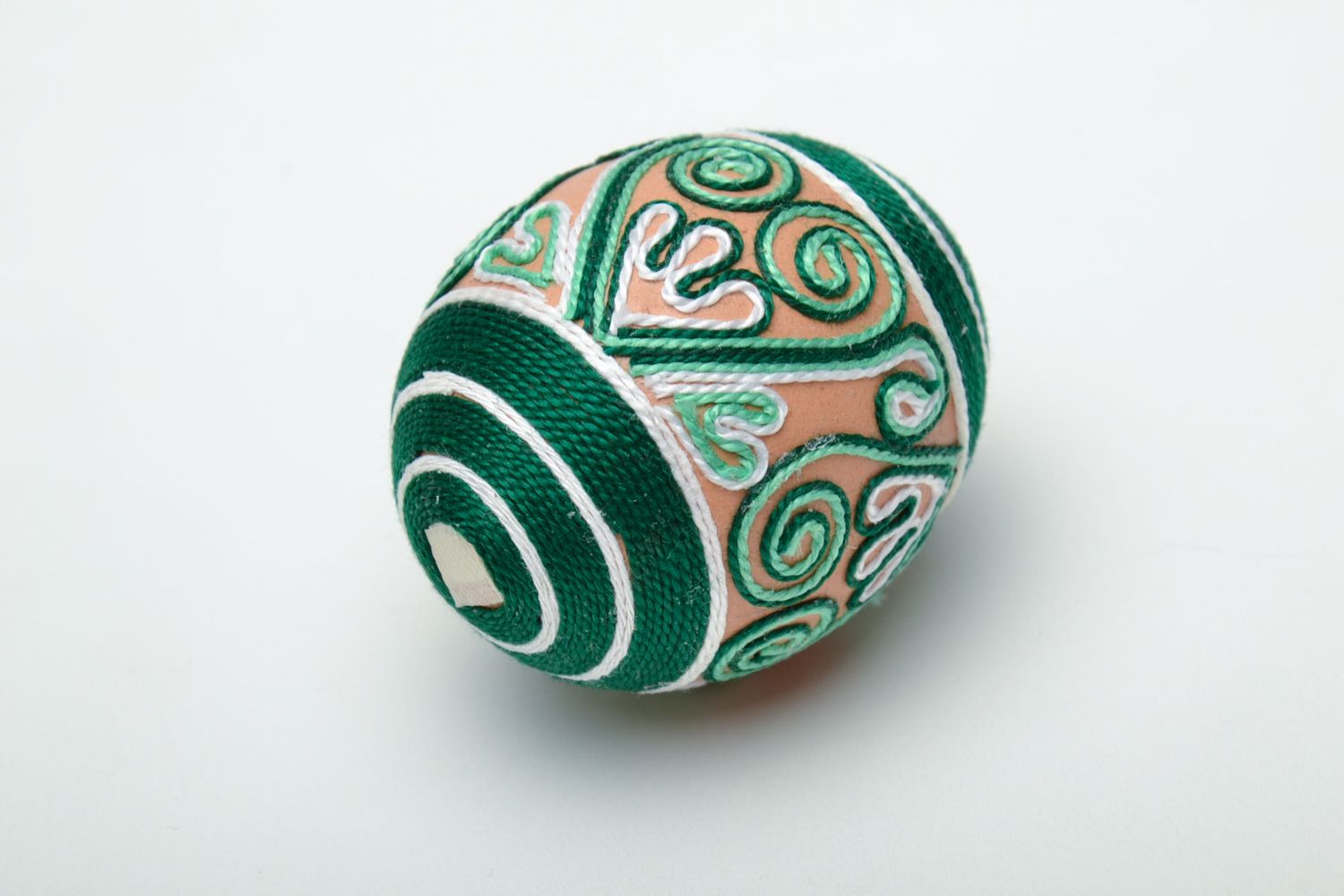 Decorative Easter egg ornamented with threads Green photo 4