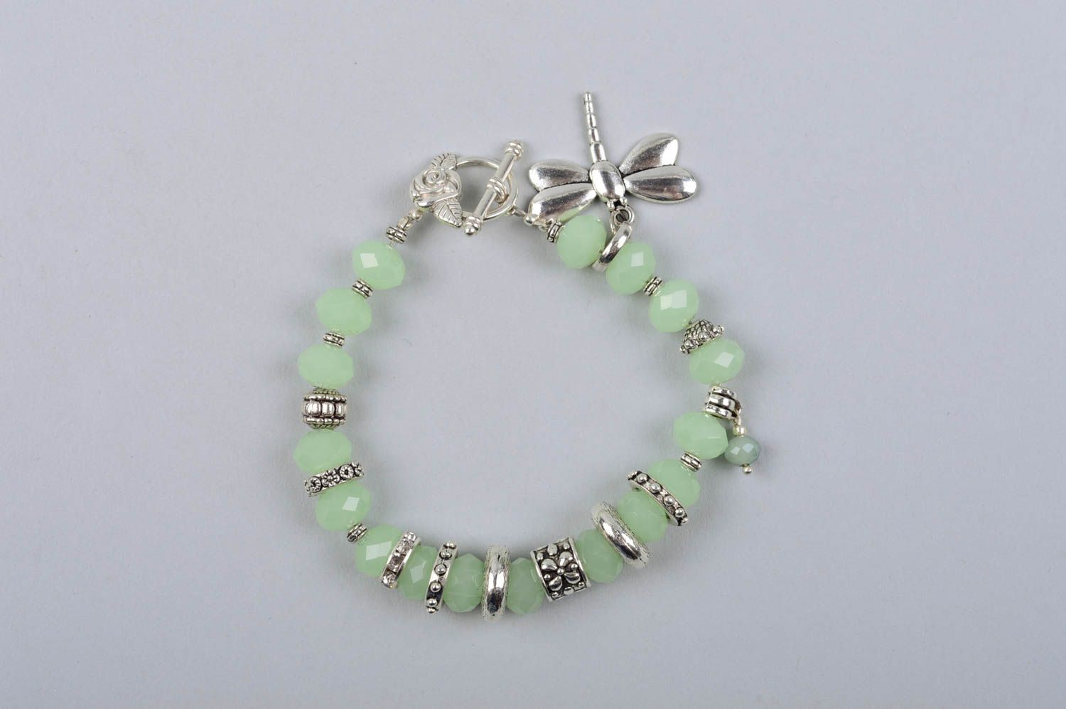 Bracelet cristaux vert pâle Bijou fait main avec libellule Cadeau pour femme photo 2