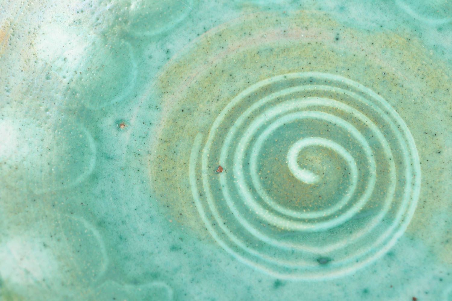 Bol en terre cuite peint d'engobes et couvert de glaçure rond fait main bleu photo 3