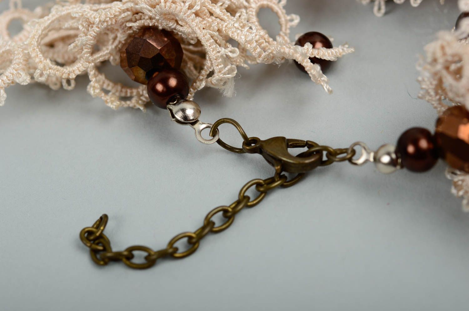 Bracelet textile Bijou fait main beige design de créateur Accessoire femme photo 2