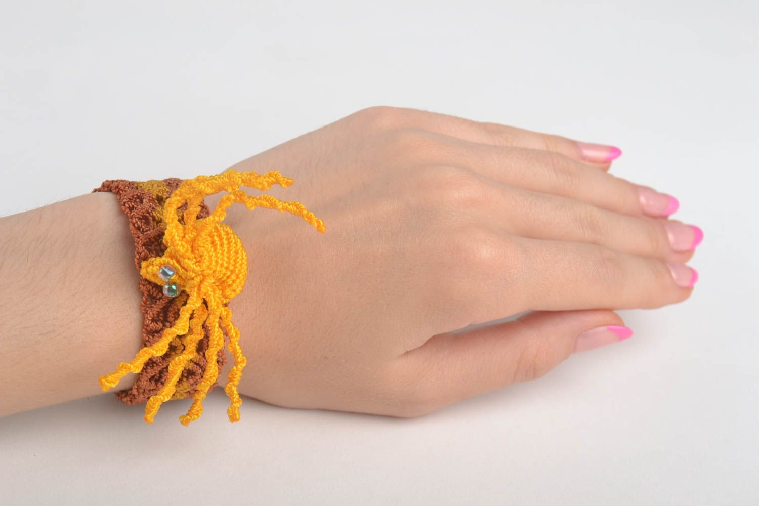 Broche jaune Bracelet fait main macramé design 2 pièces Cadeau pour femme photo 1