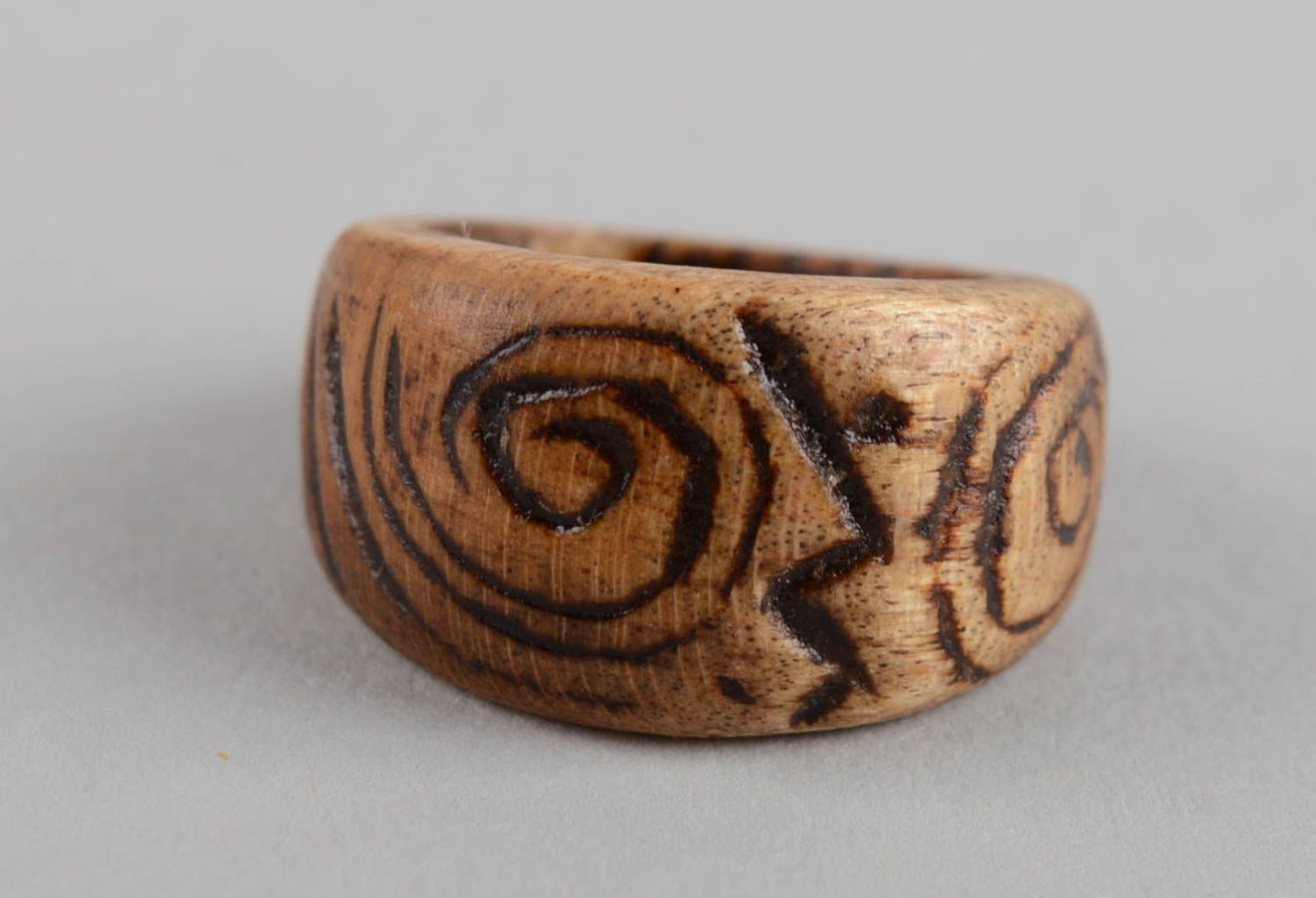 Дизайнерское украшение хенд мейд кольцо из дерева красивое изделие из дерева фото 8
