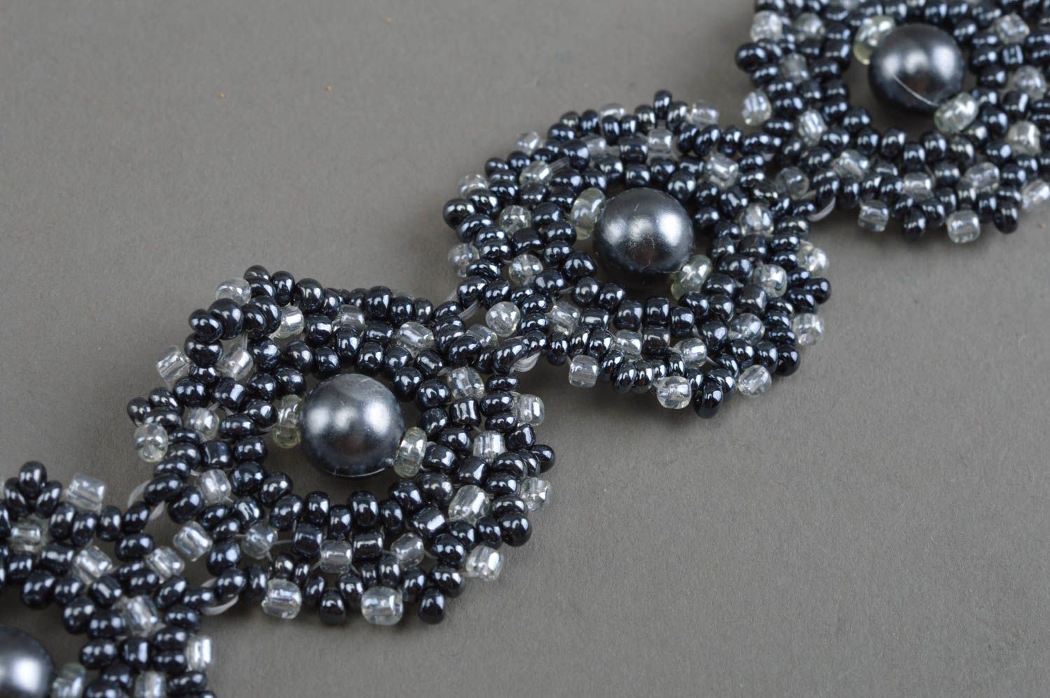 Bracelet en perles de rocaille et perles fantaisie fait main gris Anthracite photo 5