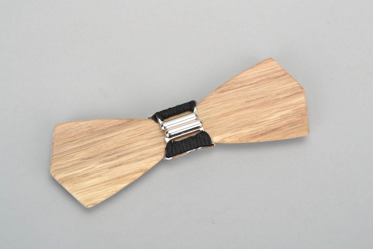 Light wooden bow tie photo 3
