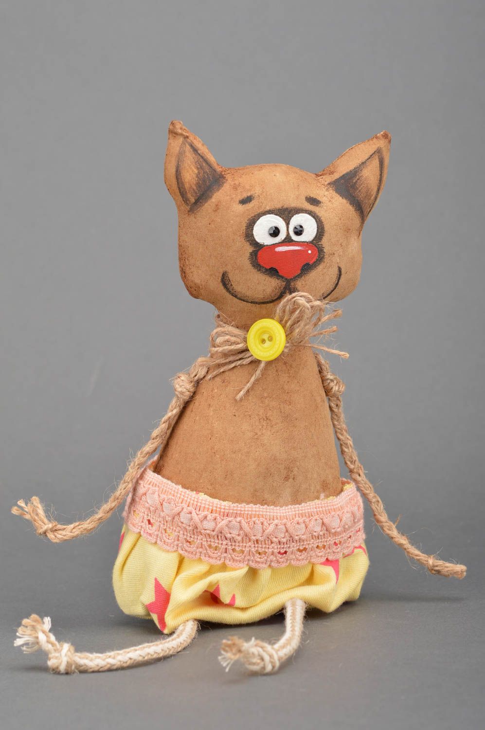 Интерьерная игрушка Кот из хлопка коричневый красивый декор ручной работы фото 3