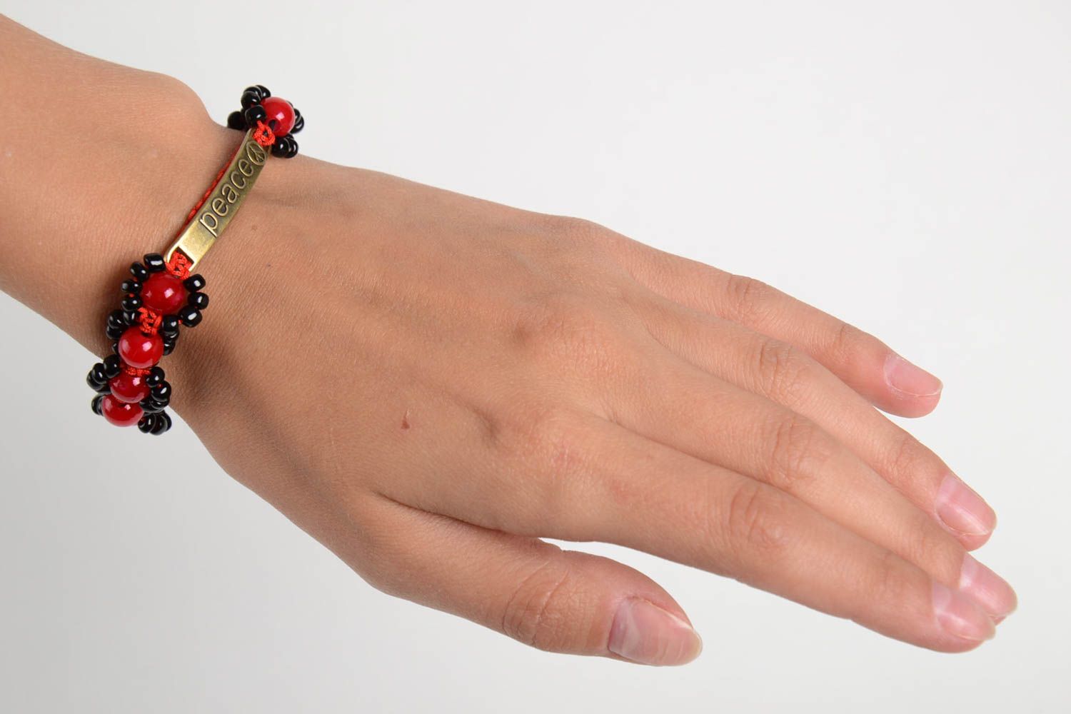 Rocailles Armband handgefertigt Designer Schmuck Frauen Accessoire rot schwarz foto 3