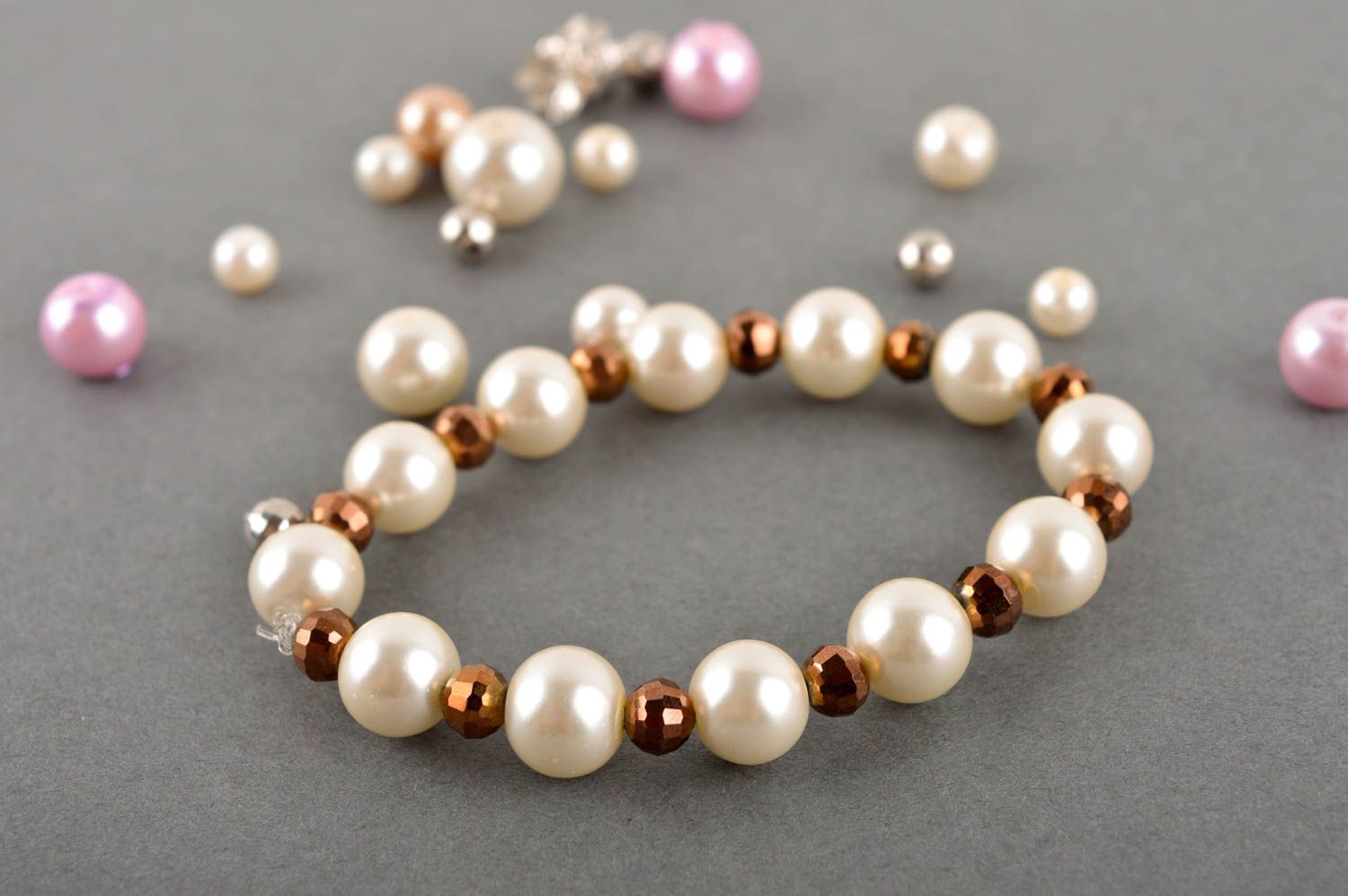 Bracelet perles fausses Bijou fait main sur élastique Cadeau femme design photo 1
