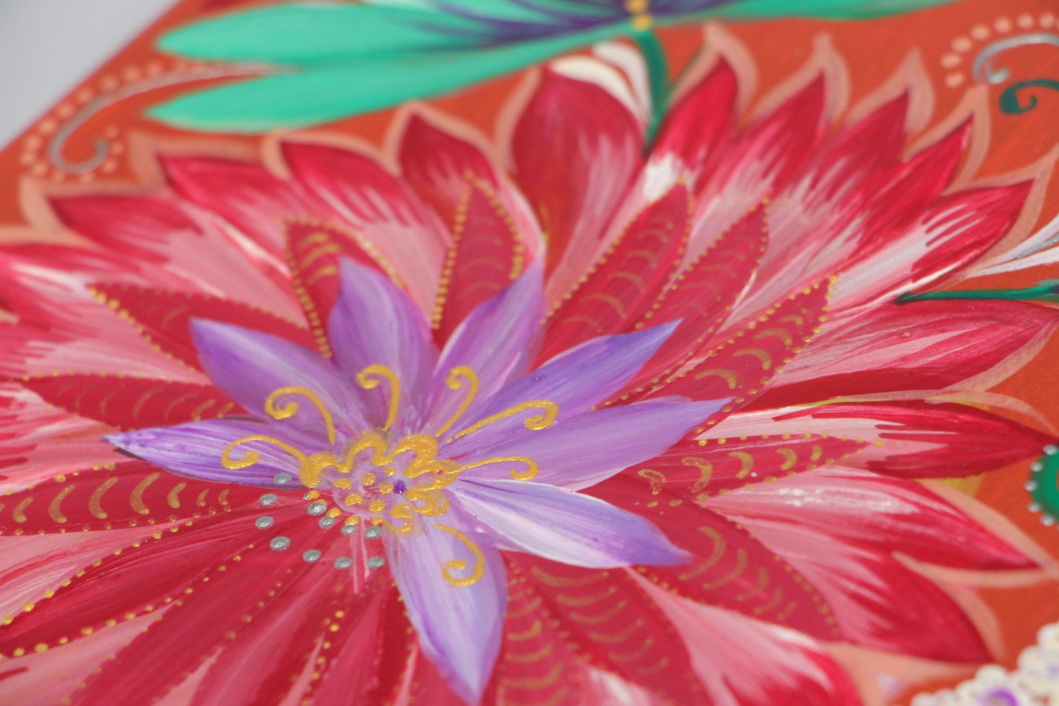 Planche à découper peinte avec fleur faite main en bois pour décoration photo 3