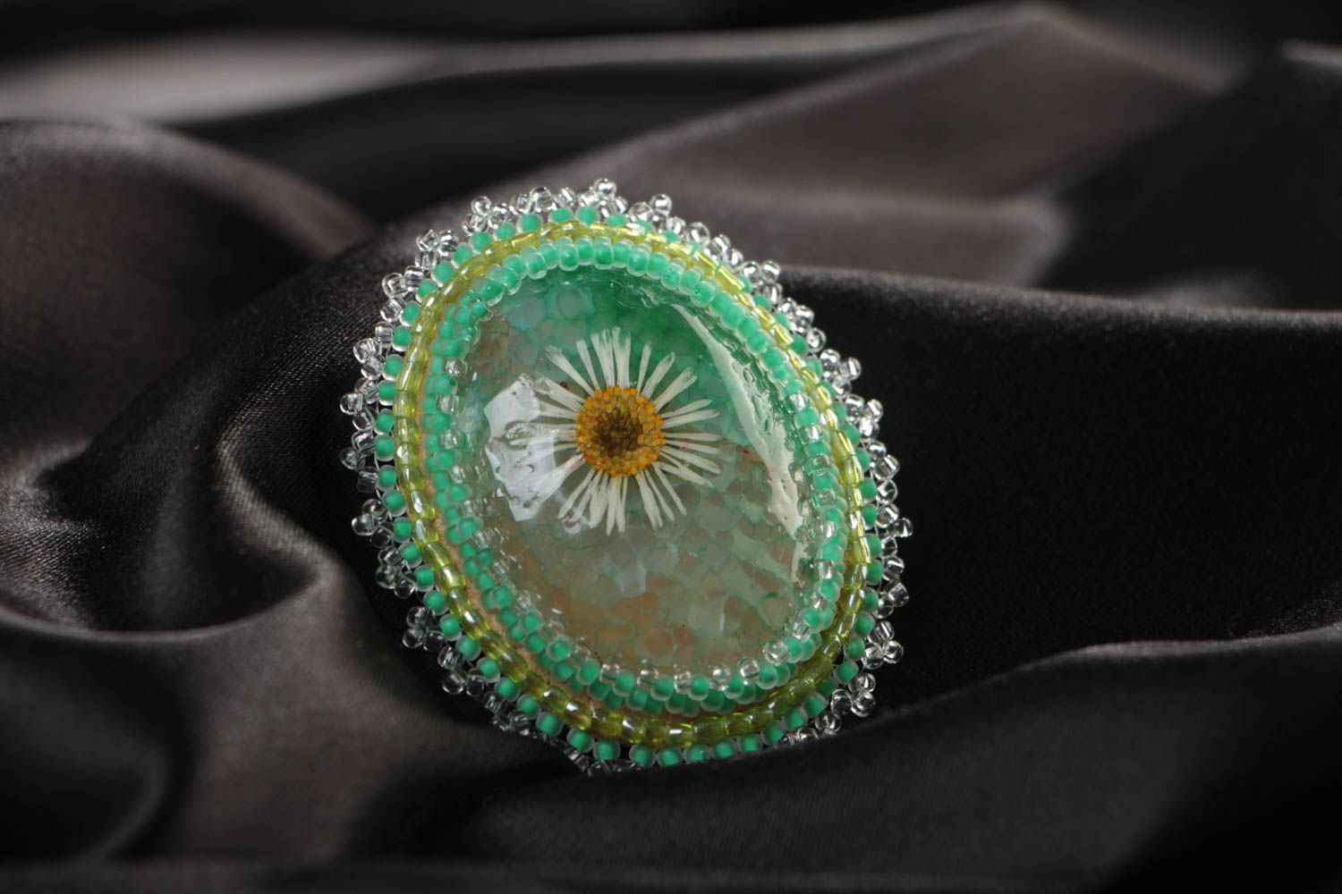 Broche ovale verte avec fleur naturelle agate perles de rocaille faite main photo 1