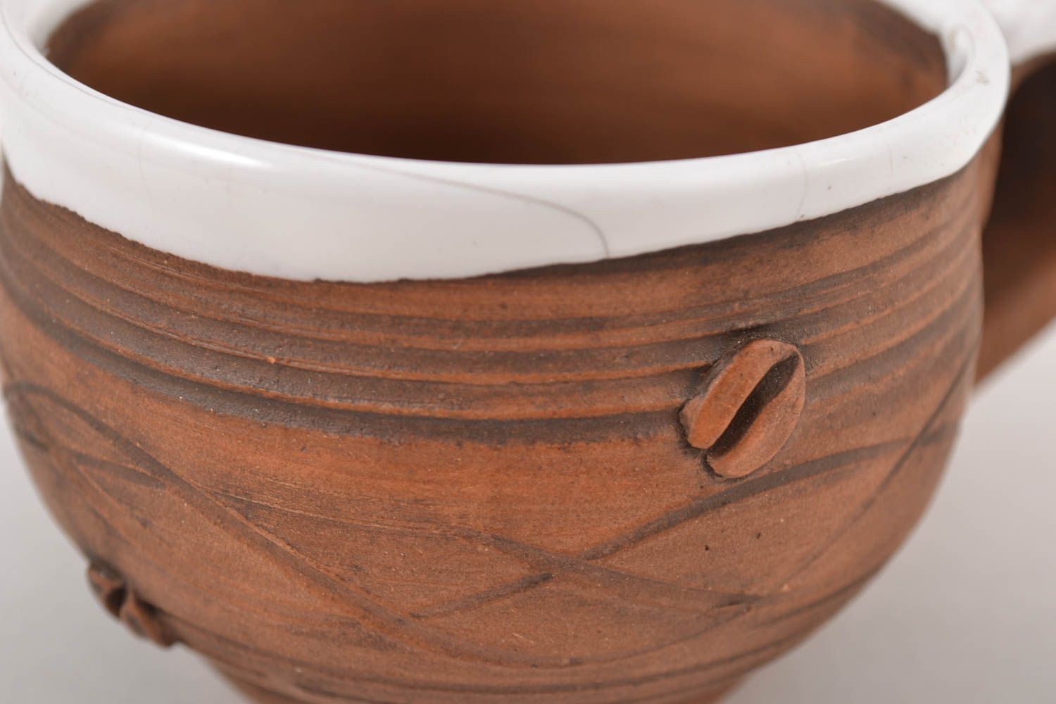 Clay coffee cup with white glaze, handle and coffee beans' pattern photo 5