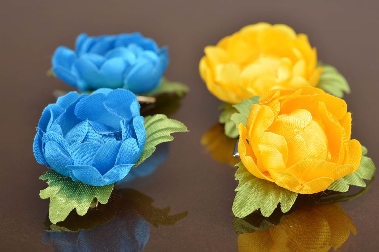 Pinzas de pelo con flores artificiales artesanales amarillas y azules 2 piezas foto 2