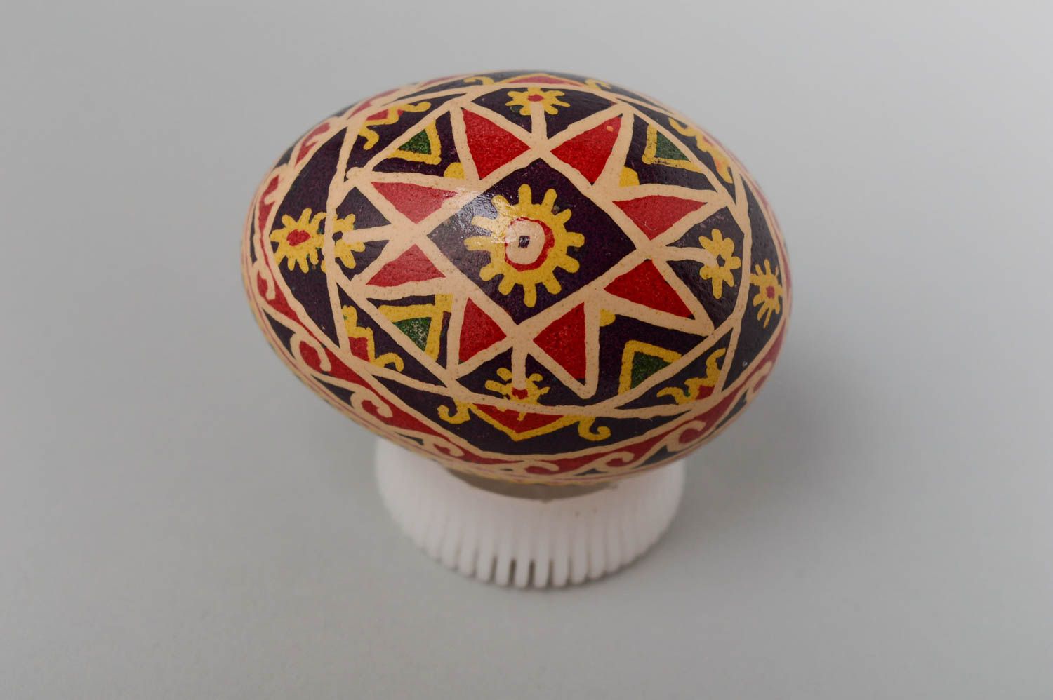 Beautiful handmade Easter egg unusual Easter egg designs house and home photo 2