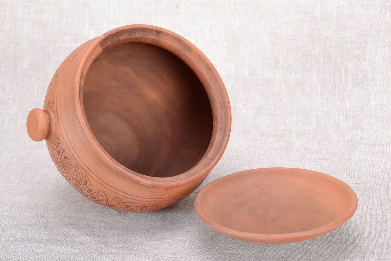 Pot en argile avec couvercle fait main photo 1